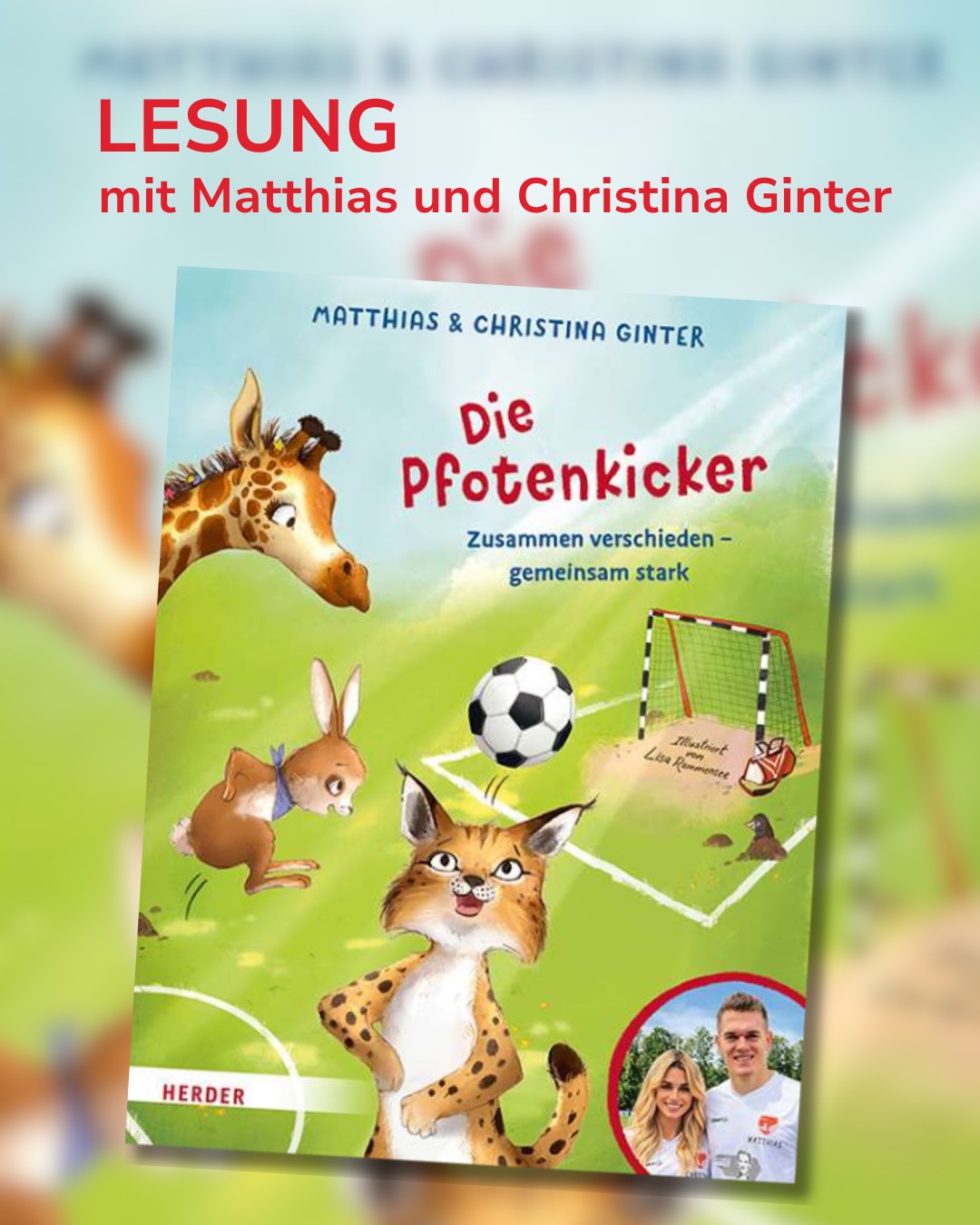 Plakat für eine Lesung mit Matthias und Christina Ginter. Das Buchcover 'Die Pfotenkicker' mit dem Untertitel 'Zusammen verschieden – gemeinsam stark' zeigt eine Giraffe, einen Hasen und eine Katze beim Fußballspielen. Unten rechts ist ein Foto der beiden Autoren zu sehen. (KI-Alternativtext)