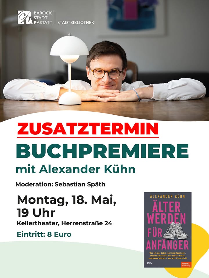 Dieser Alternativtext wurde KI-generiert: Ein Werbeplakat für eine Buchpremiere mit einem Porträtfoto einer Person mit Brille. Das Plakat enthält Informationen zu Datum, Uhrzeit, Ort und Eintrittspreis der Veranstaltung.