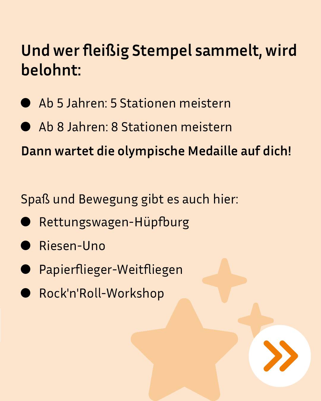 Infografik mit dem Titel "Und wer fleißig Stempel sammelt, wird belohnt". Ab 5 Jahren müssen 5 Stationen gemeistert werden, ab 8 Jahren jeweils 8 Stationen für eine olympische Medaille. Zusätzlich gibt es Spaß und Bewegung durch Rettungswagen-Hüpfburg, Riesen-Uno, Papierflieger-Weitfliegen und Rock'n'Roll-Workshop. Am unteren Rand sind große Sterne sowie ein weißer Kreis mit zwei orangefarbenen Pfeilen abgebildet. (KI-Alternativtext)
