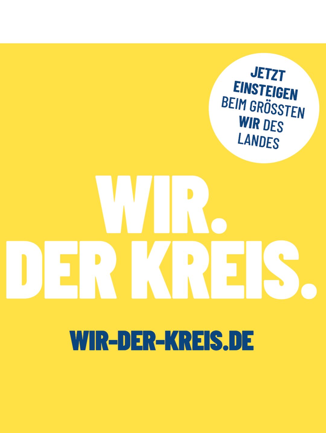 Gelber Hintergrund mit dem großen weißen Schriftzug "WIR. DER KREIS." in der Mitte. Oben rechts steht in einem weißen Kreis der blaue Text "JETZT EINSTEIGEN BEIM GRÖSSTEN WIR DES LANDES". Unten ist die Webadresse "WIR-DER-KREIS.DE" in Blau zu sehen. (KI-Alternativtext)