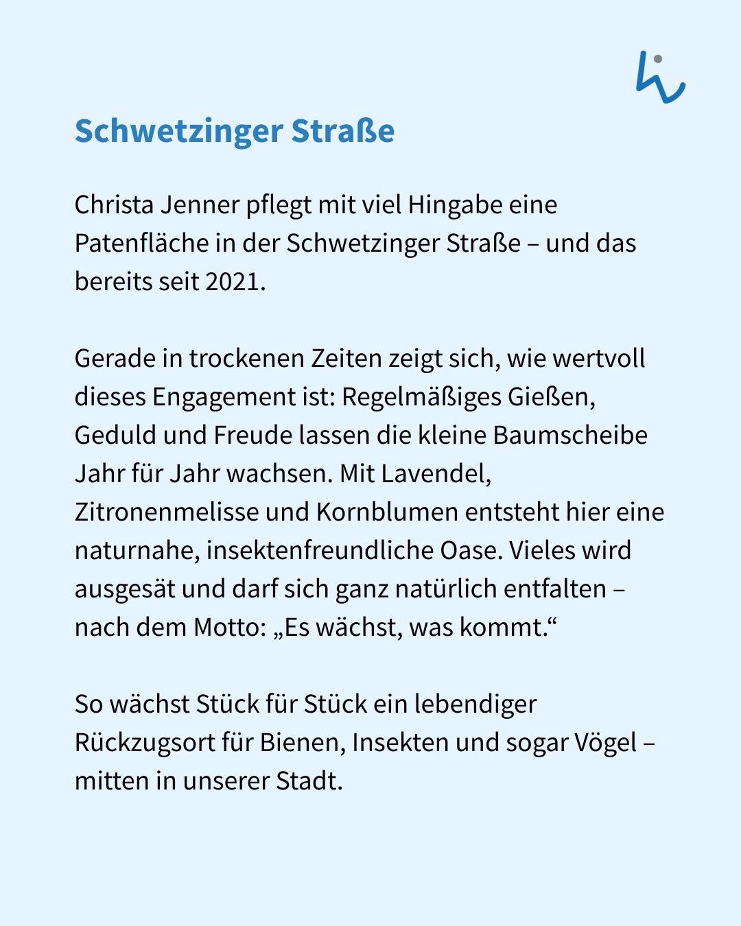 Dieser Alternativtext wurde KI-generiert: Schwarz-weißes Bild einer Straßentafel mit Text darüber. Der Text beschreibt die Pflege einer Pflanzfläche und deren Bedeutung für Bienen und Insekten.