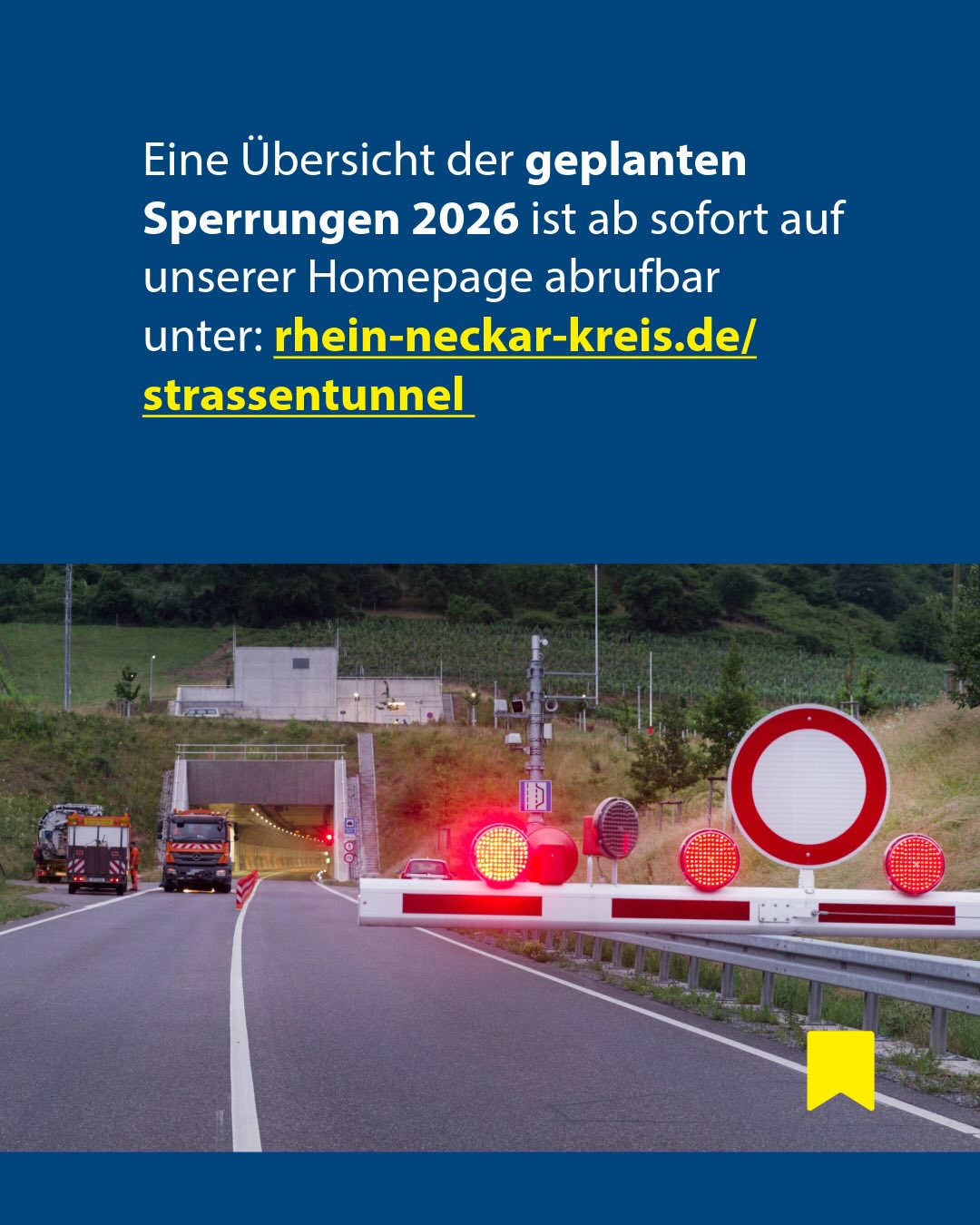 Dieser Alternativtext wurde KI-generiert: Ein farbiges Bild zeigt die Einfahrt zu einem Tunnel mit Leitplanken und Warnschildern. Im oberen Bereich befindet sich ein Text mit Informationen zu geplanten Sperrungen.