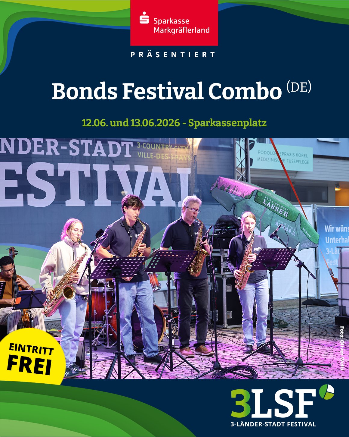 Plakat für das Bonds Festival Combo (DE) am 12. und 13. Juni 2026 auf dem Sparkassenplatz, präsentiert von der Sparkasse Markgräflerland. Eine Band mit Saxophonisten und Kontrabassspieler auf einer Bühne vor einem Festivalbanner, Eintritt frei. Unten das Logo des 3-Länder-Stadt Festivals. (KI-Alternativtext)