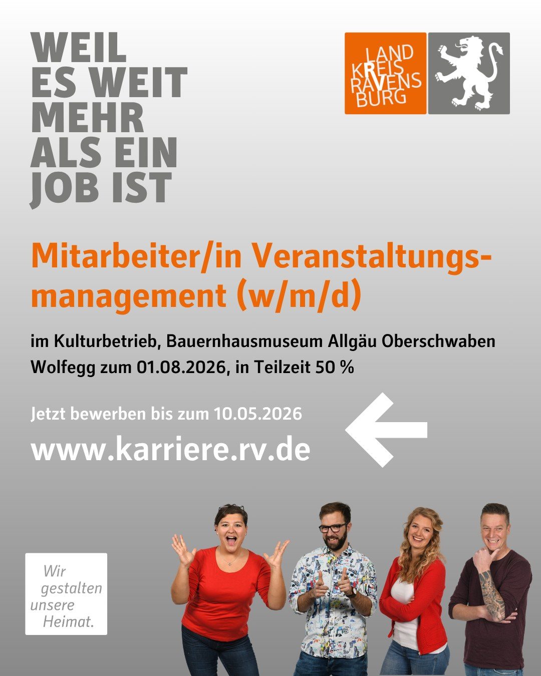 Mitarbeiter/in Veranstaltungsmanagement (w/m/d) im Kulturbetrieb, Bauernhausmuseum Allgäu Oberschwaben Wolfegg, zum 01.08.2026, in Teilzeit 50 %

Jetzt bewerben bis zum 10.05.2026  www.karriere.rv.de

Vier Personen und das Landkreis Logo sind abgebildet.