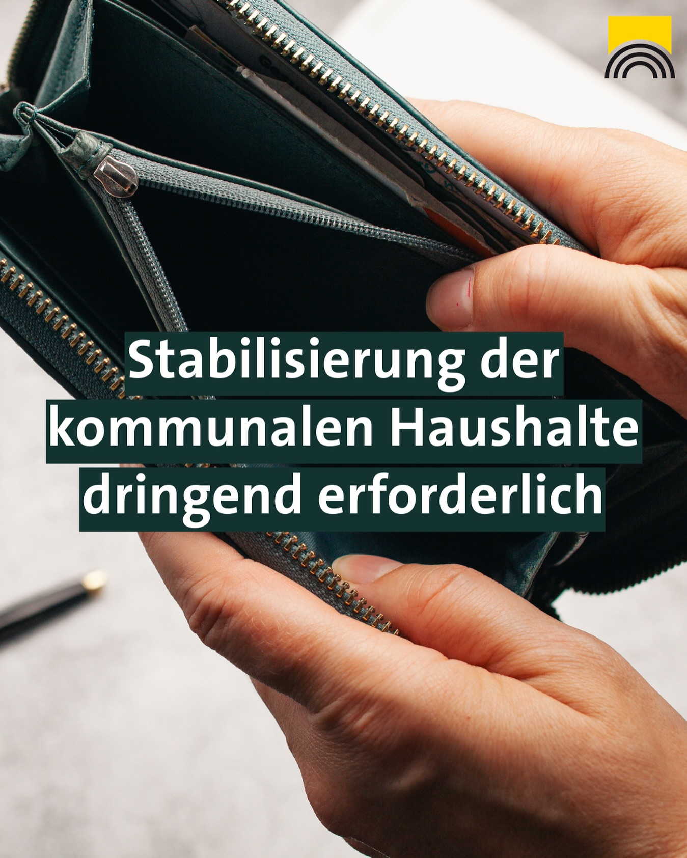 Eine fast leere Geldbörse wird gezeigt. Die Stabilisierung kommunaler Haushalte ist dringend erforderlich.