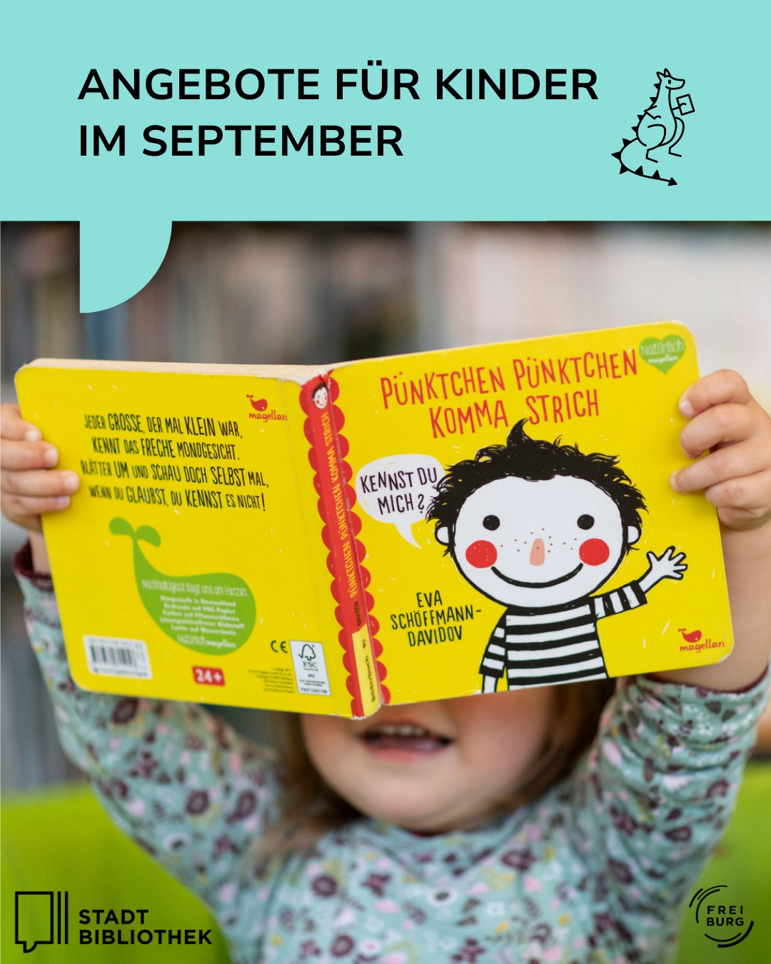 Oben steht der Schriftzug "ANGEBOTE FÜR KINDER IM SEPTEMBER". Eine Person hält ein gelbes Buch mit dem Titel "Pünktchen Pünktchen Komma Strich" von Eva Schöffmann-Davidov hoch, auf dessen Cover eine Cartoon-Figur zu sehen ist. Unten links und rechts befinden sich die Logos der Stadtbibliothek und der Freiburg. (KI-Alternativtext)