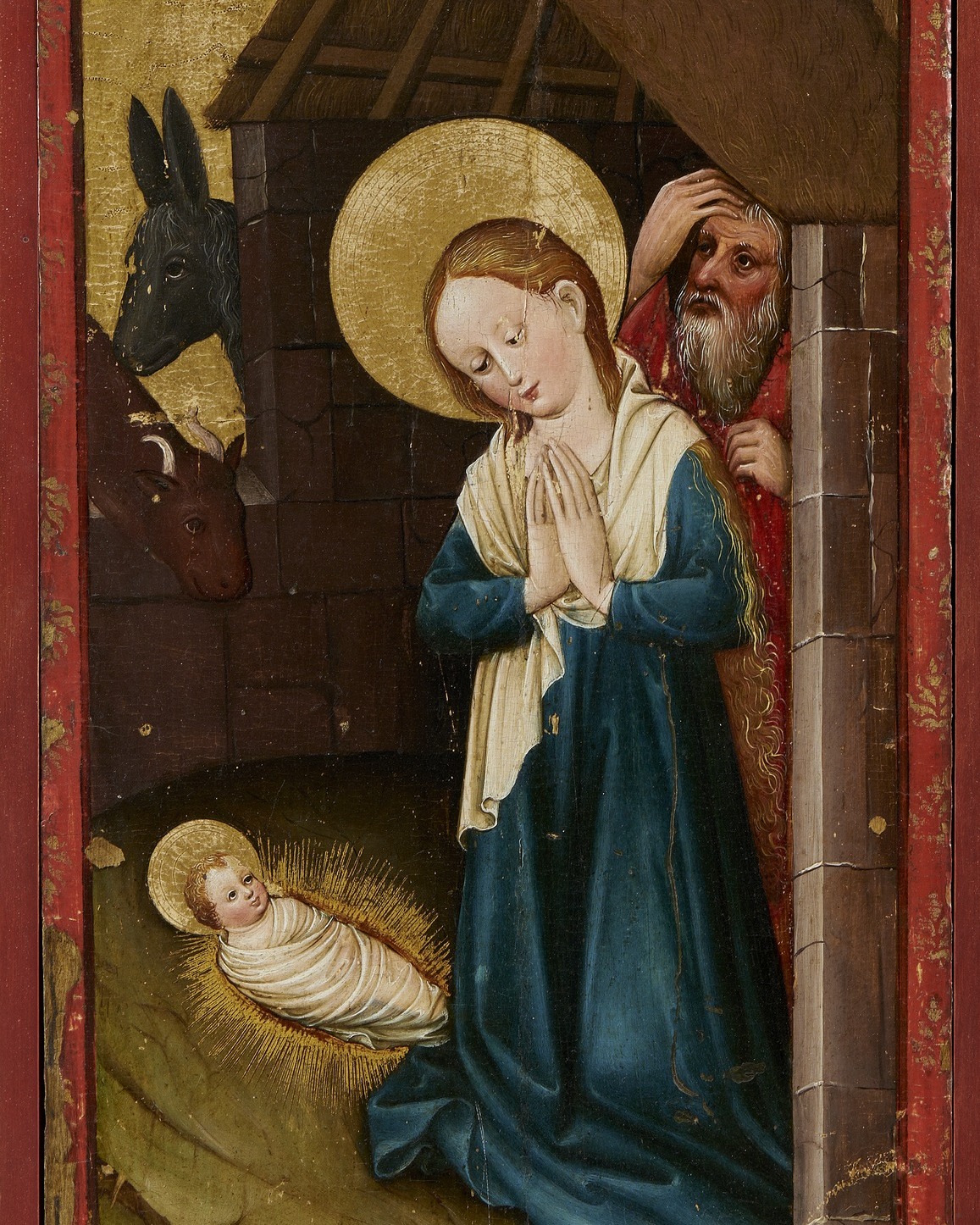 Dieser Alternativtext wurde KI-generiert: Ein historisches Gemälde zeigt Personen und Tiere in einer Stallung. Im Vordergrund ist ein Kind in Windeln dargestellt, während eine weitere Person kniet und betet.