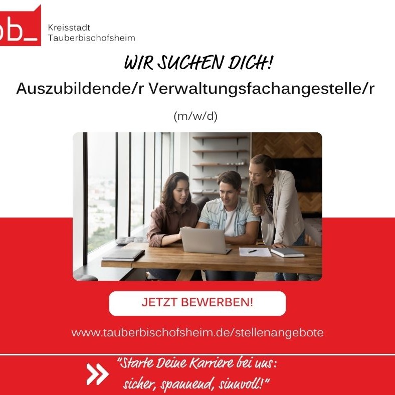 Stellenanzeige der Kreisstadt Tauberbischofsheim für eine Ausbildung zur Verwaltungsfachangestellten, mit Bild von drei Personen, die gemeinsam an einem Laptop arbeiten. Aufforderung „Jetzt bewerben!“ und Link zur Website. (KI-Alternativtext)