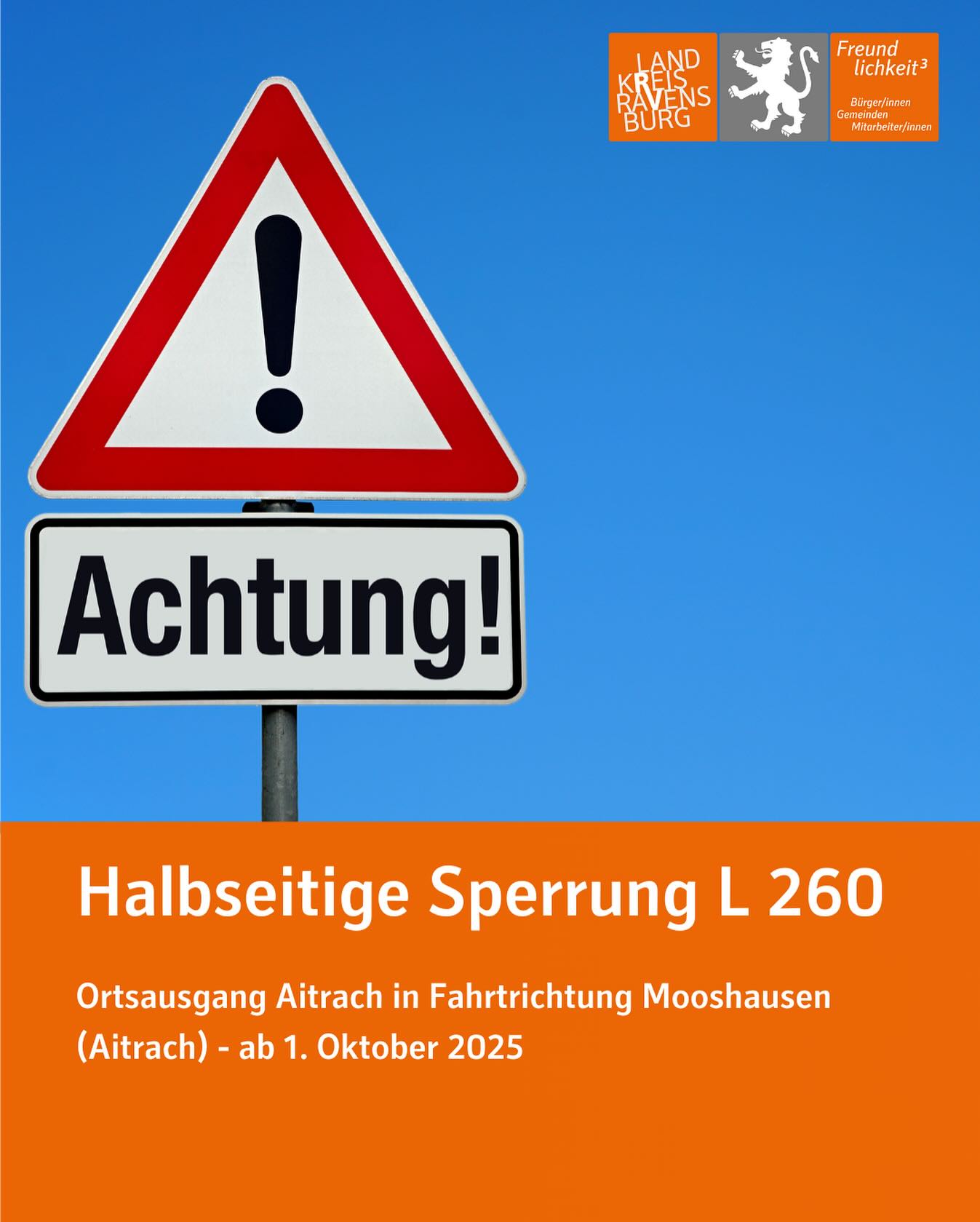 Dieser Alternativtext wurde KI-generiert: Ein orangefarbenes Warnschild mit einem Ausrufezeichen und dem Text "Achtung!". Darunter befindet sich ein weiteres Schild mit Informationen zu einer halbseitigen Straßensperrung.