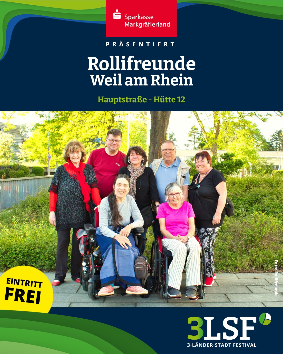Plakat für das 3-Länder-Stadt-Festival mit Gruppenfoto von sieben Personen, darunter zwei im Rollstuhl, vor grüner Parkkulisse. Oben Sparkasse Markgräflerland als Sponsor, unten Hinweis „Eintritt frei“ und Veranstaltungsort „Rollifreunde Weil am Rhein, Hauptstraße - Hütte 12“. (KI-Alternativtext)