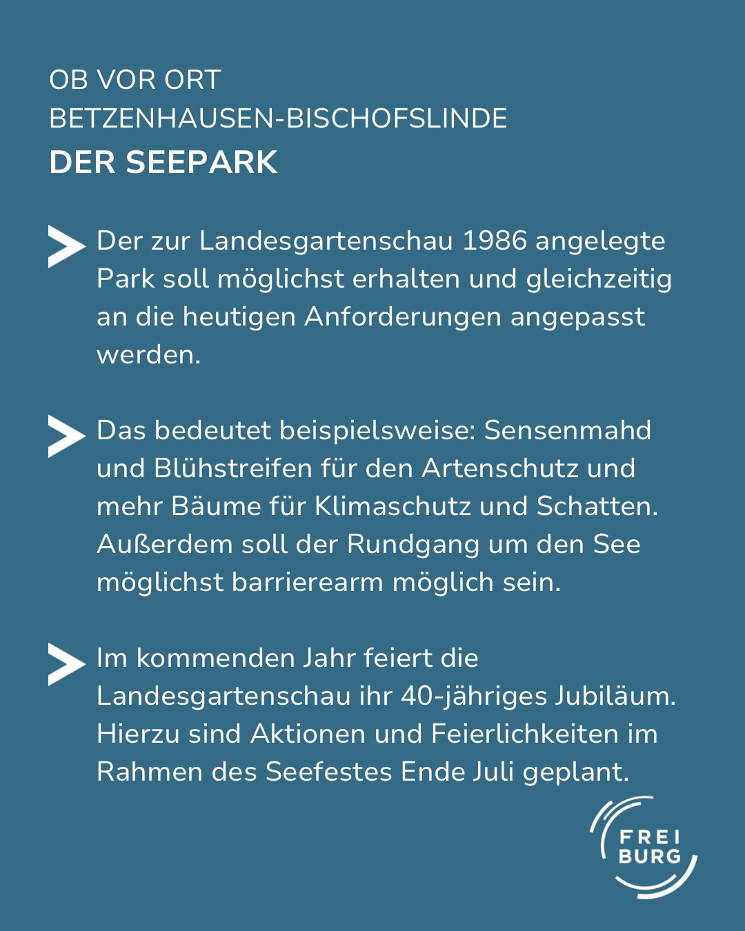 Dieser Alternativtext wurde KI-generiert: Ein blaugrüner Bildausschnitt mit weißem Text und Pfeilsymbolen. Der Text informiert über ein bevorstehendes Jubiläum und geplante Maßnahmen im Park.