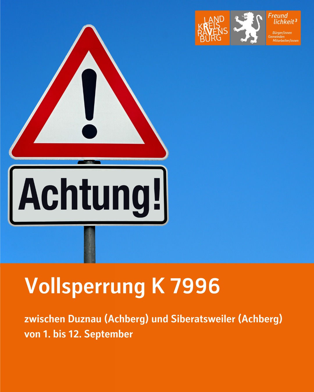 Ein gelbes Warndreieck mit einem Ausrufezeichen ist auf einem orangefarbenen Schild abgebildet. Darunter steht in großen Buchstaben 'Achtung!' und weitere Informationen zu einer Vollsperrung.
