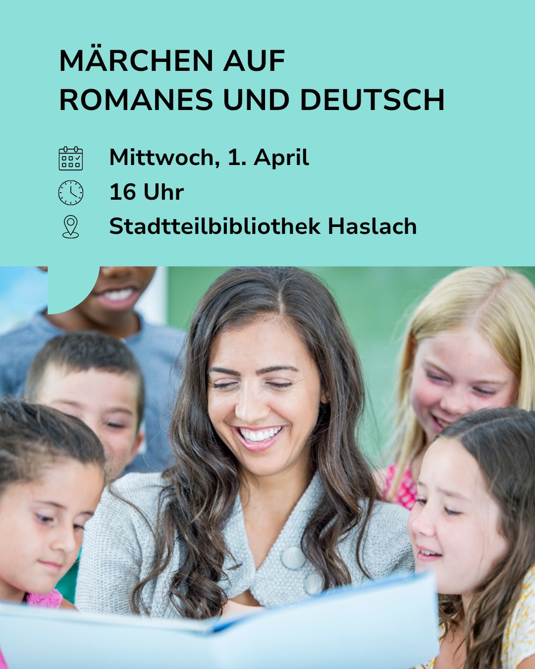 Dieser Alternativtext wurde KI-generiert: Ein farbiges Werbeplakat kündigt eine Veranstaltung an. Mehrere Personen schauen auf ein offenes Buch, während eine Person im Vordergrund lächelt.