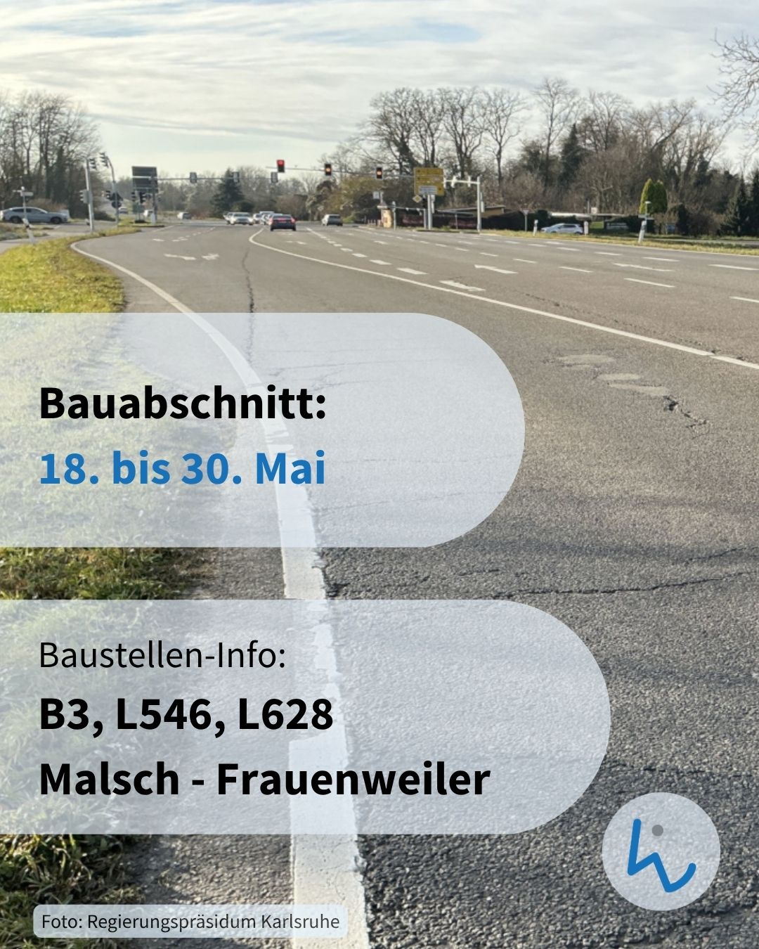 Baustelle auf einer mehrspurigen Straße mit Verkehrszeichen und Ampeln; Texteinblendungen nennen den Zeitraum 18. bis 30. Mai sowie die betroffenen Straßen B3, L546, L628 zwischen Malsch und Frauenweiler. Foto: Regierungspräsidium Karlsruhe. (KI-Alternativtext)