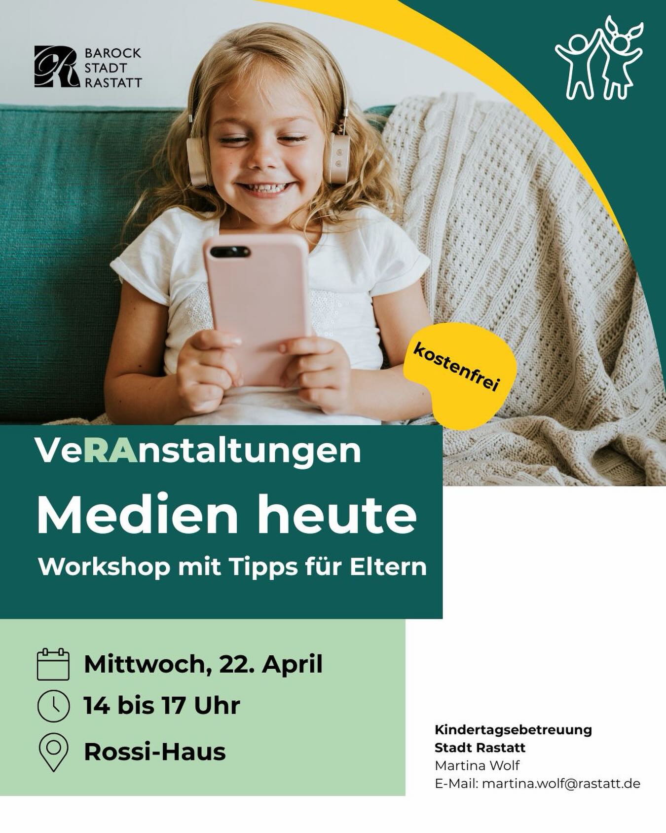Dieser Alternativtext wurde KI-generiert: Werbeanzeige für einen Workshop mit Tipps für Eltern. Auf dem Bild ist eine Person zu sehen, die auf ein Smartphone schaut, mit Informationen zu Datum, Uhrzeit und Ort darunter.