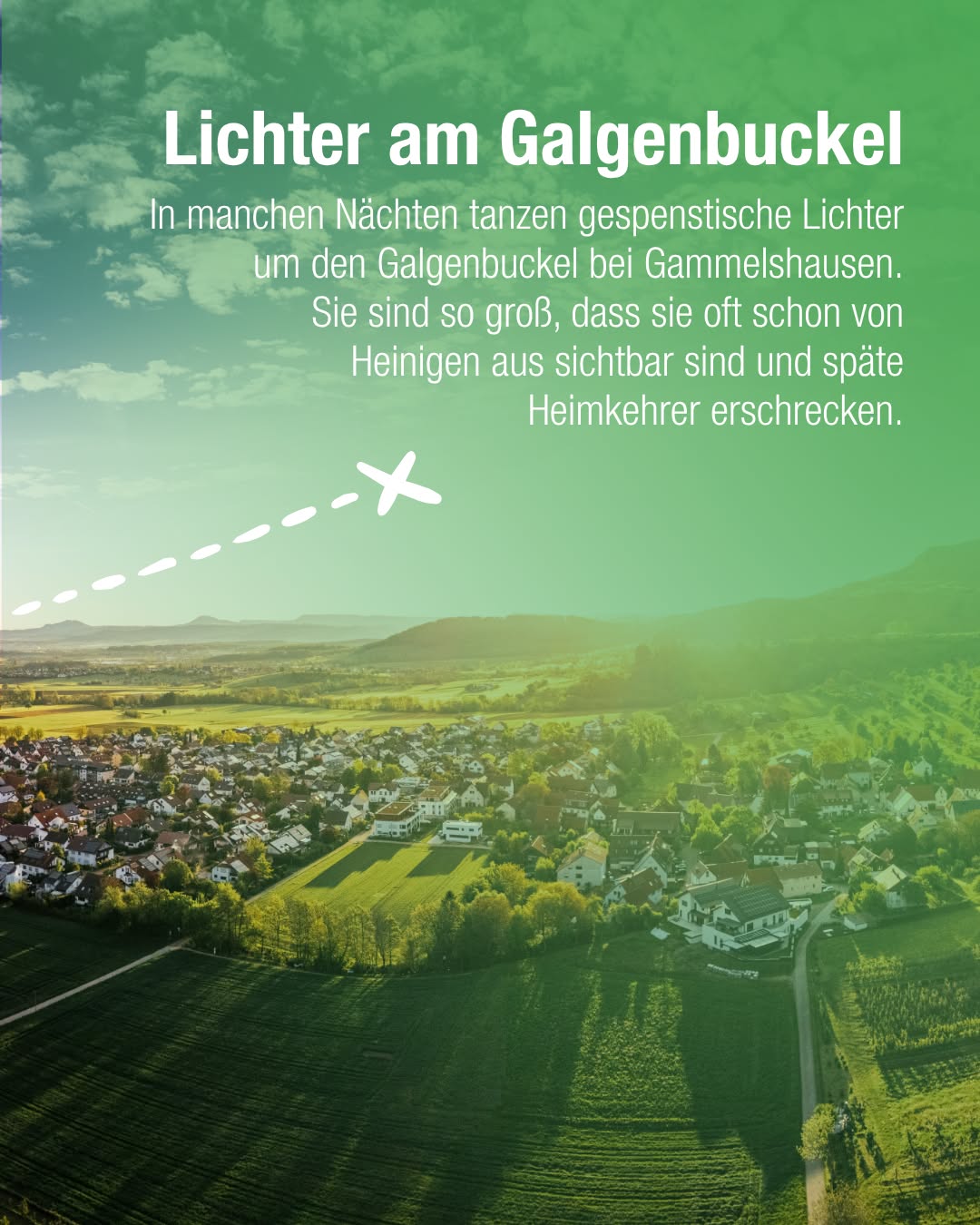 Dieser Alternativtext wurde KI-generiert: Eine Landschaftsaufnahme zeigt eine Stadt oder ein Dorf, umgeben von Feldern und Hügeln. Ein stilisierter Lichtstrahl verläuft diagonal über dem Bild.