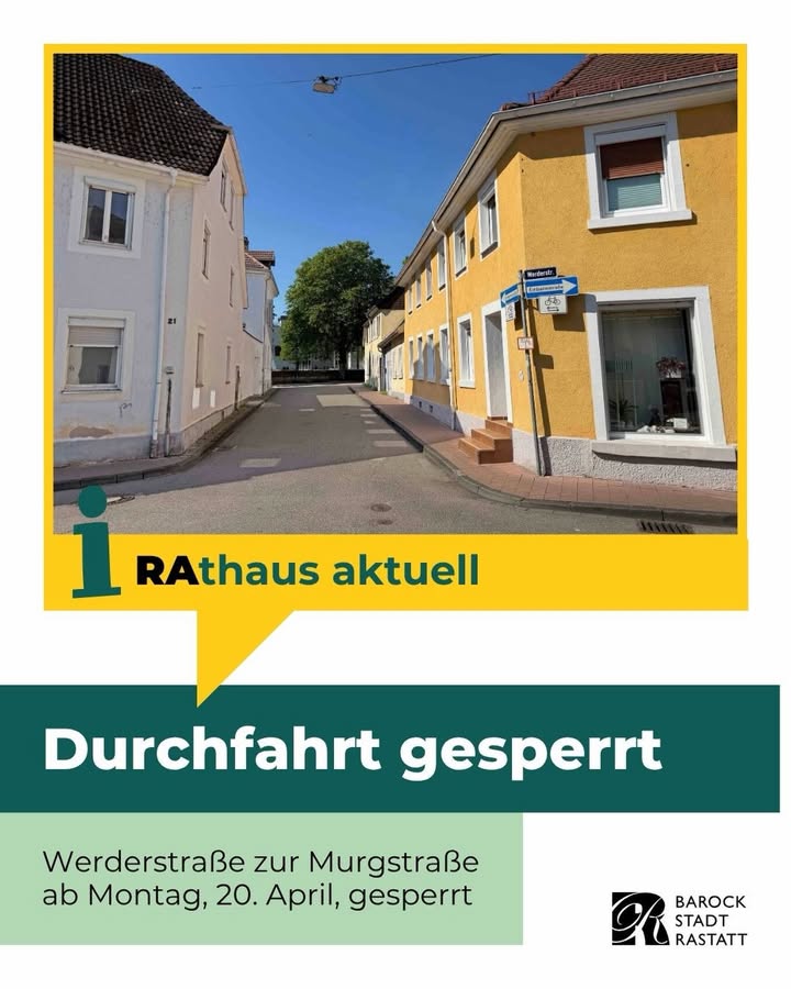 Dieser Alternativtext wurde KI-generiert: Eine Stadtansicht mit einer Straße, die durch Schilder blockiert wird. Im Vordergrund befindet sich ein gelb-grüner Hinweis mit rotem Text.