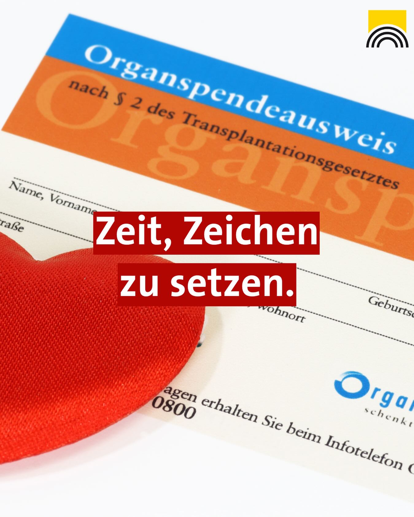 Ein Organspendeausweis mit der Aufschrift "Zeit, Zeichen zu setzen" und einem roten Herz.