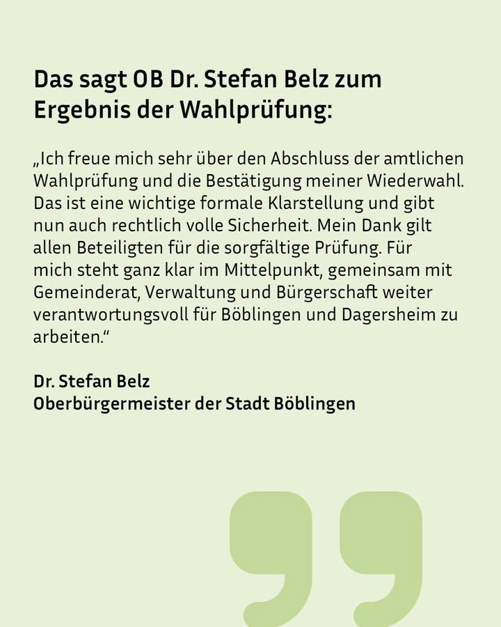 Dieser Alternativtext wurde KI-generiert: Schwarz-weißes Bild mit einem Zitat in Anführungszeichen. Darunter steht eine Berufsbezeichnung und ein Stadname.