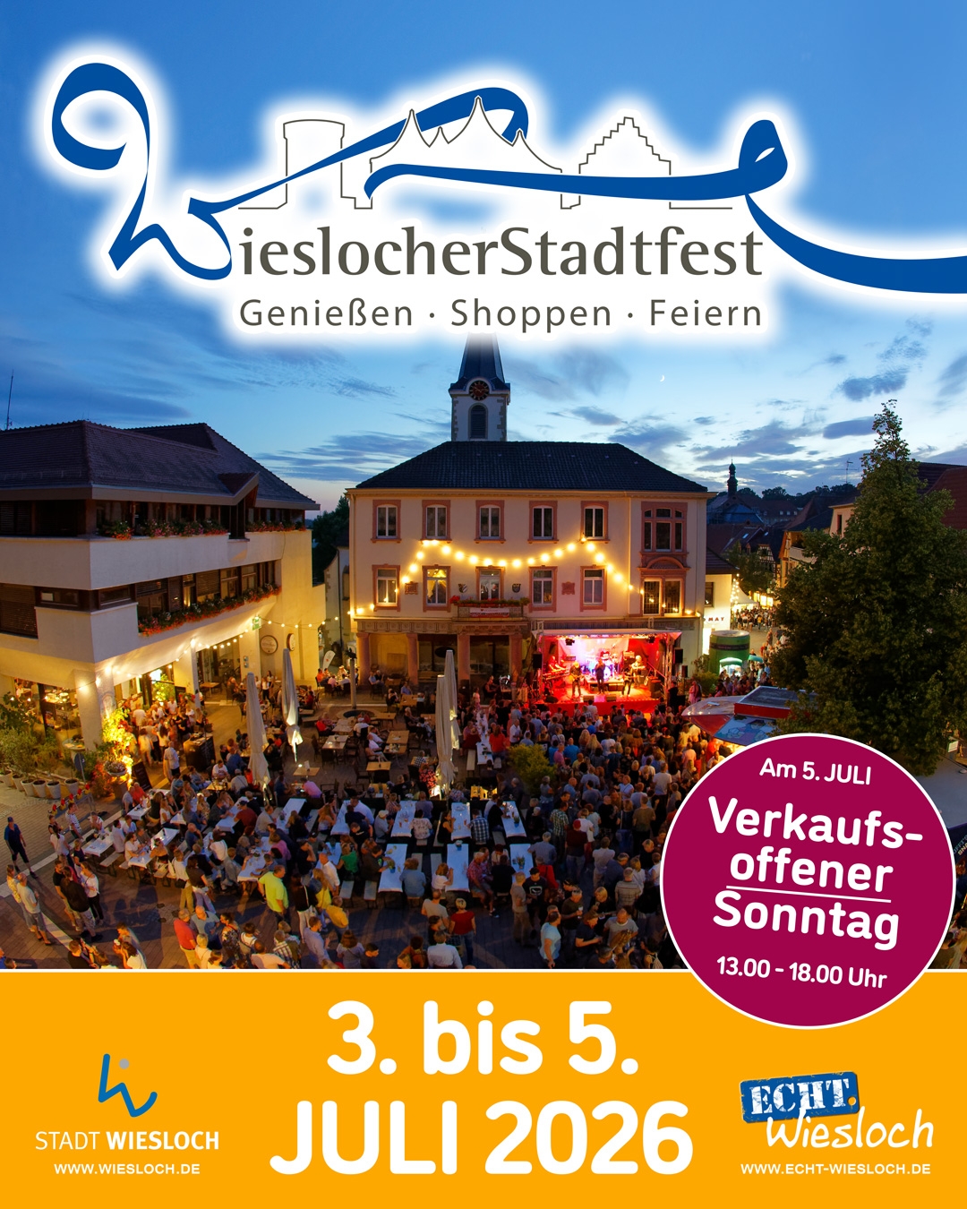 Plakat für das Wieslocher Stadtfest vom 3. bis 5. Juli 2026 mit Menschenmenge auf einem beleuchteten Marktplatz, Bühne und Veranstaltungshinweisen. Am 5. Juli ist verkaufsoffener Sonntag von 13 bis 18 Uhr. (KI-Alternativtext)