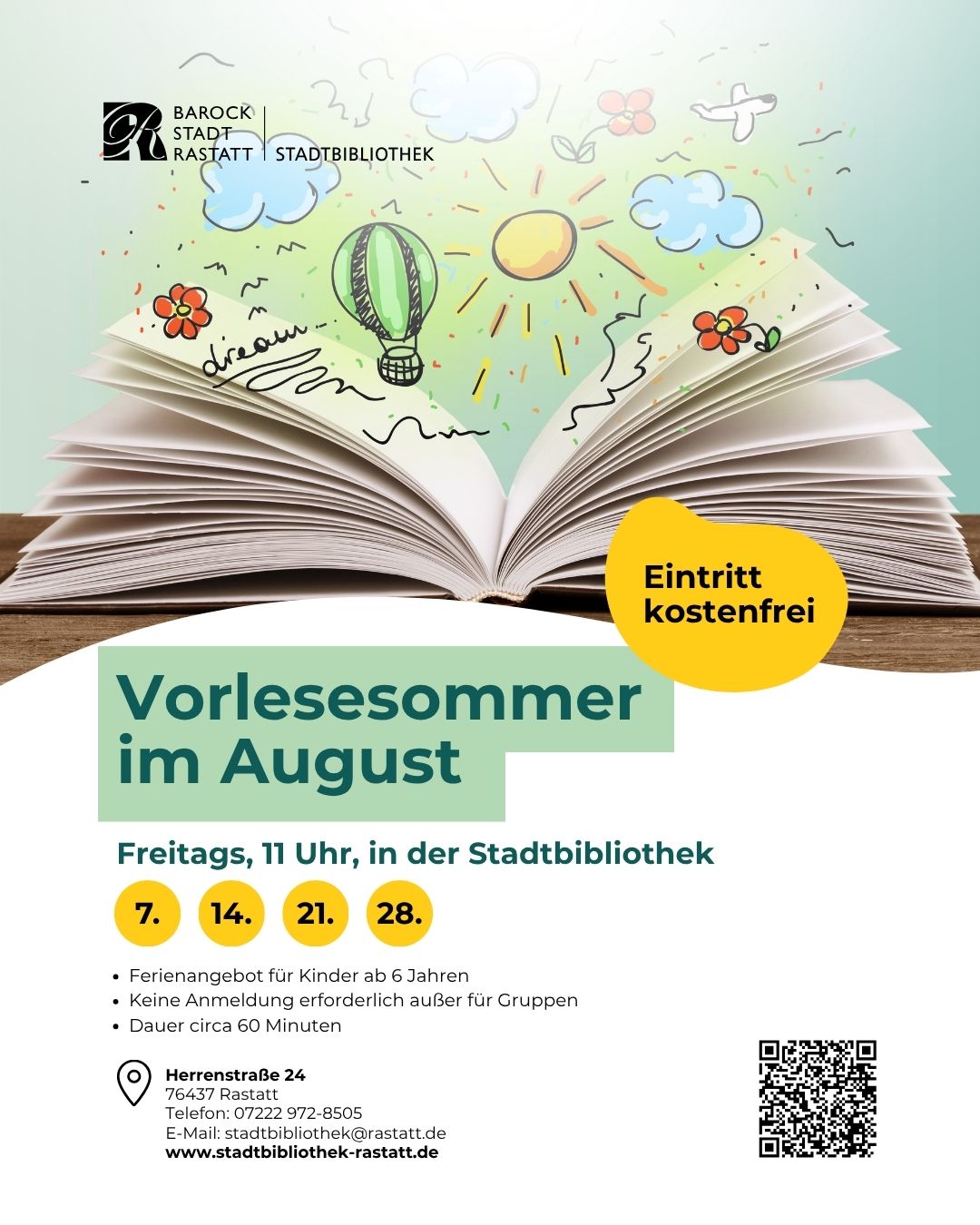 Plakat der Stadtbibliothek Rastatt zum „Vorlesesommer im August“. Oben ein offenes Buch mit Zeichnungen von Sonne, Wolken und Heißluftballon. Ein gelber Kreis kündigt „Eintritt kostenfrei“ an. Die Lesungen finden freitags um 11 Uhr in der Stadtbibliothek statt, und zwar am 7., 14., 21. und 28. Es ist ein Ferienangebot für Kinder ab 6 Jahren, circa 60 Minuten lang, ohne Anmeldung (außer für Gruppen). Unten stehen die Adresse Herrenstraße 24 in 76437 Rastatt, Telefon 07222 972-8505, E-Mail stadtbibliothek@rastatt.de, die Website www.stadtbibliothek-rastatt.de und ein QR-Code. (KI-Alternativtext)