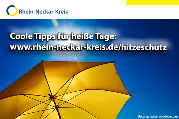 Gelber Sonnenschirm vor blauem Himmel mit Sonnenstrahlen. Oben das Logo des Rhein-Neckar-Kreises und der Text „Coole Tipps für heiße Tage: www.rhein-neckar-kreis.de/hitzeschutz“. (KI-Alternativtext)