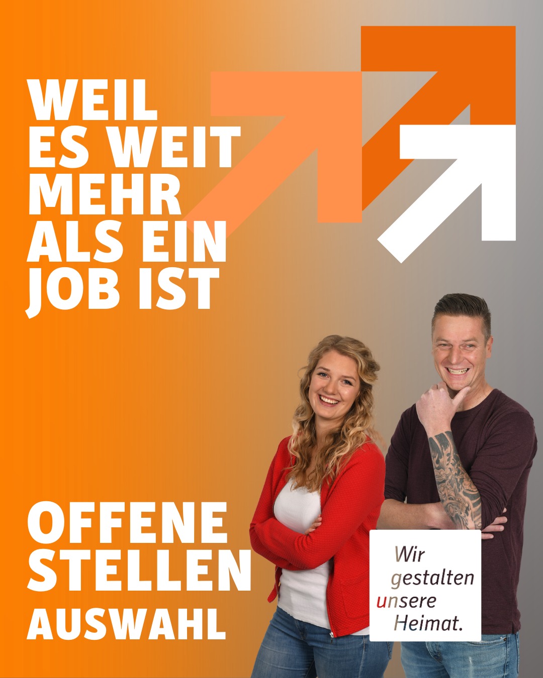 Dieser Alternativtext wurde KI-generiert: Eine farbige Vorlage mit Text und zwei lächelnden Personen im unteren Bereich. Der Text bewirbt offene Stellen und die Gestaltung der eigenen Zukunft.