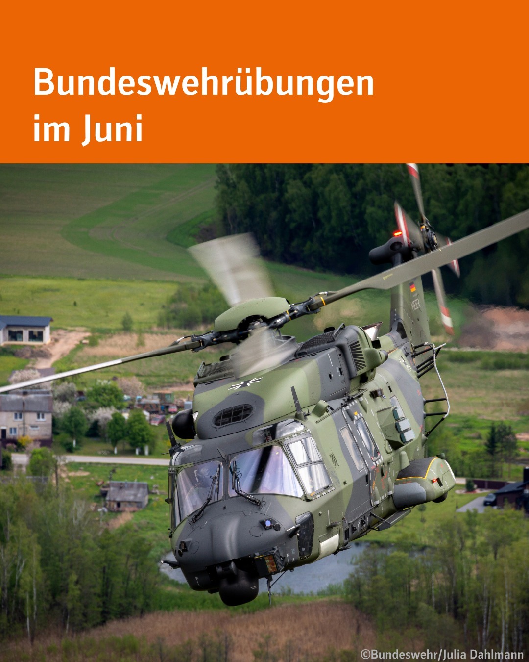 Zu sehen ist ein Hubschrauber der Bundeswehr. Bildtext: Bundeswehrübungen im Juni.