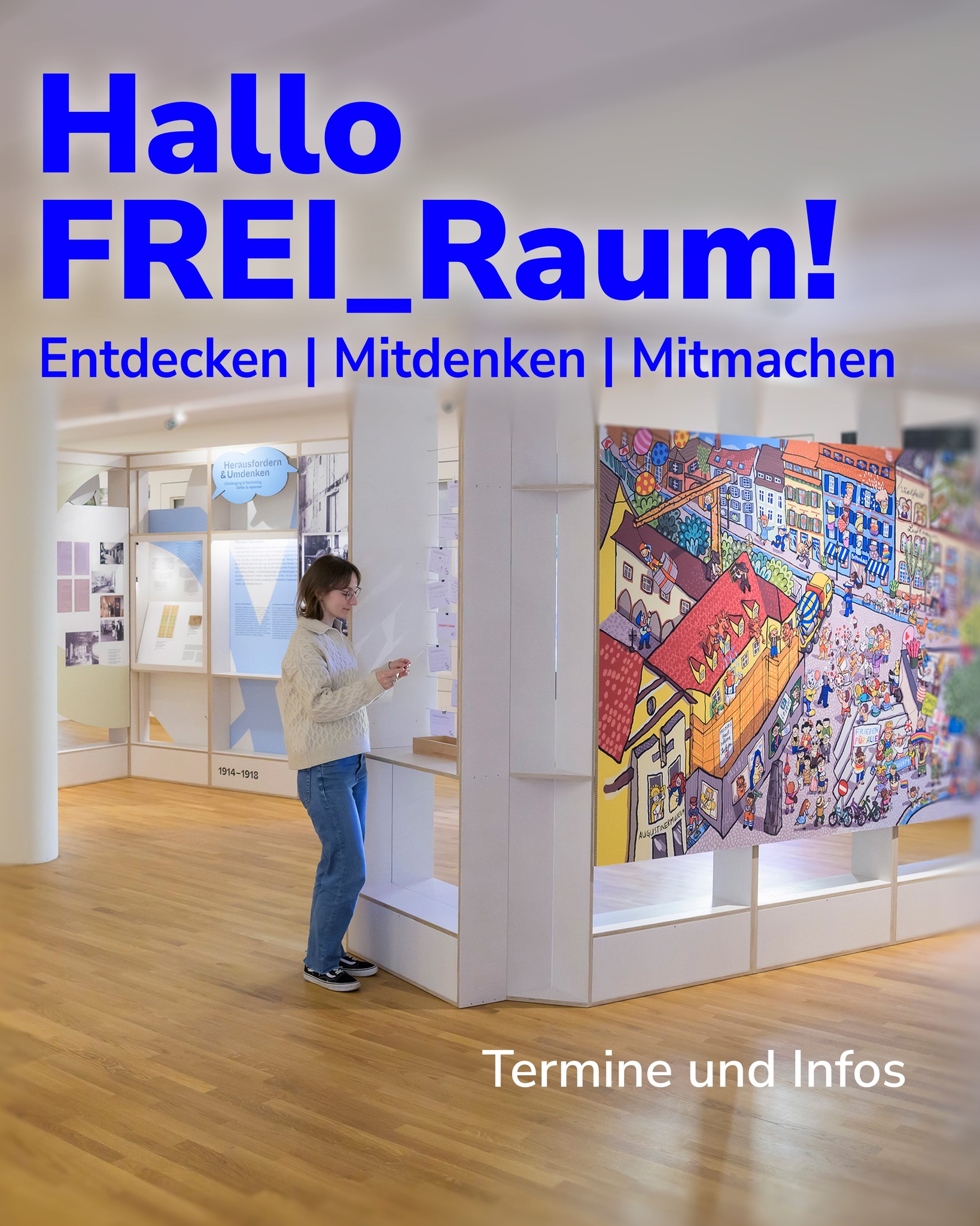 Dieser Alternativtext wurde KI-generiert: Ein Innenraum mit einer Person, die ein Mobiltelefon betrachtet, während sie vor einer farbenfrohen Wand mit einer Illustration und mehreren Informationsständen steht. Das Bild ist farbig und zeigt eine Ausstellung.