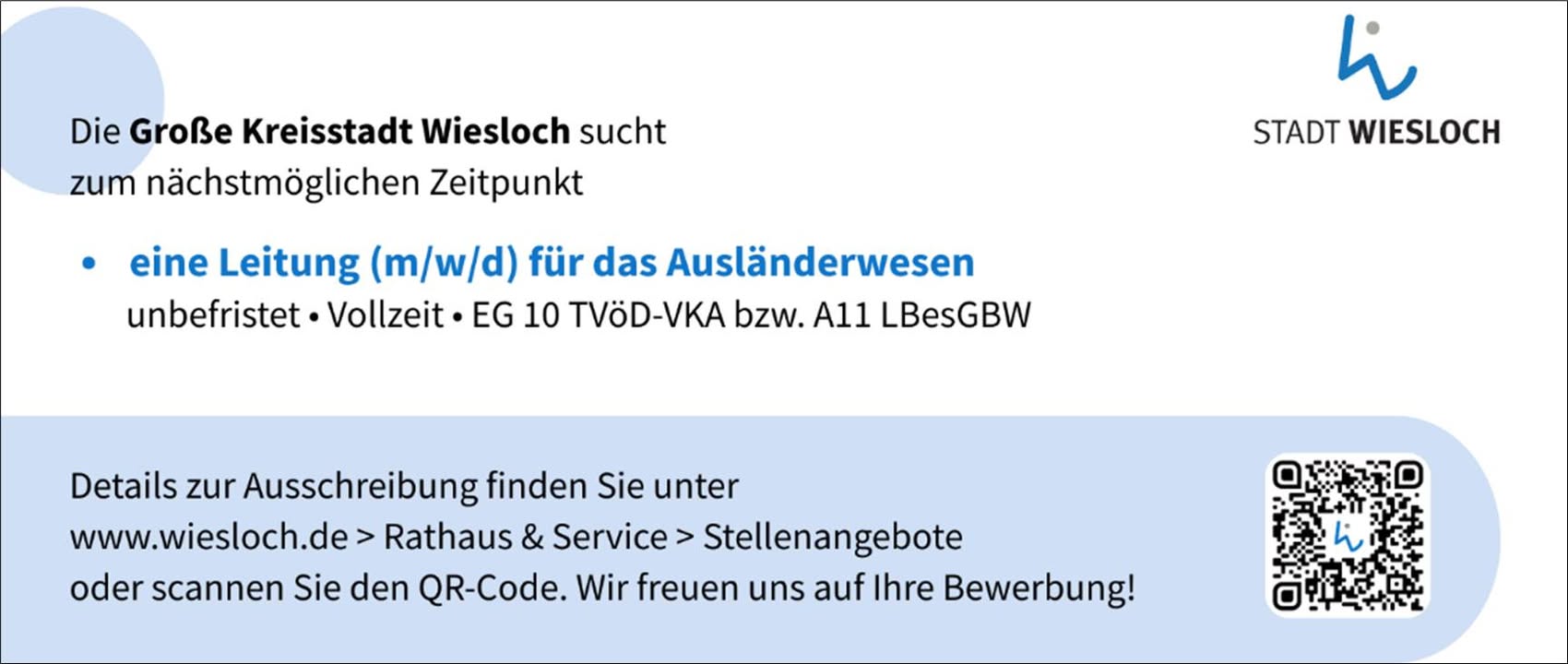 Dieser Alternativtext wurde KI-generiert: Ein blau-weißes Werbeplakat informiert über eine Stellenausschreibung. Ein QR-Code ermöglicht den direkten Zugriff auf weitere Informationen.