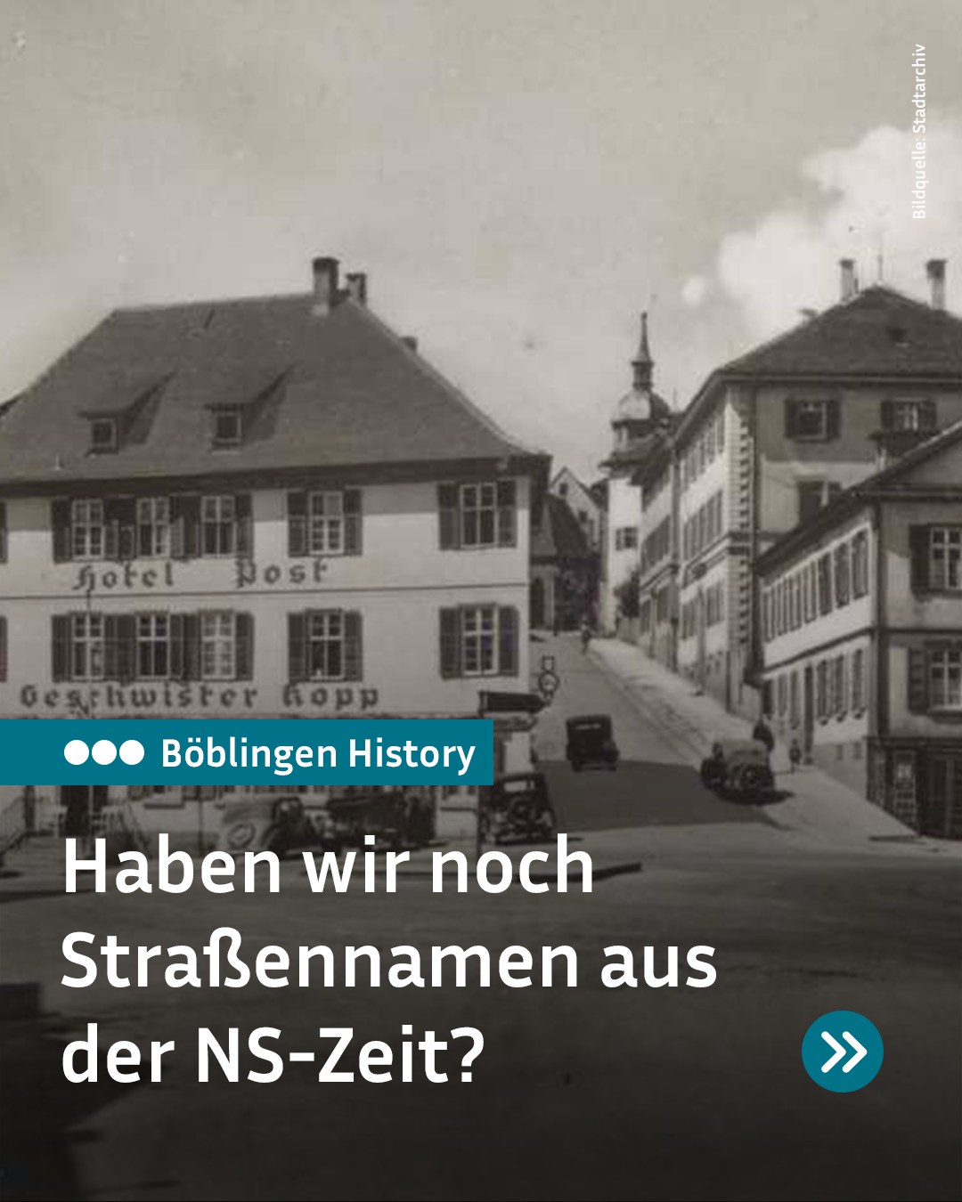Historisches Foto einer Straße mit mehreren Gebäuden und alten Fahrzeugen, auf dem linken Haus steht 'Hotel Post'. Ein Text-Overlay fragt in großen Buchstaben: 'Haben wir noch Straßennamen aus der NS-Zeit?'. Ein blaues Banner trägt die Aufschrift 'Böblingen History'. (KI-Alternativtext)
