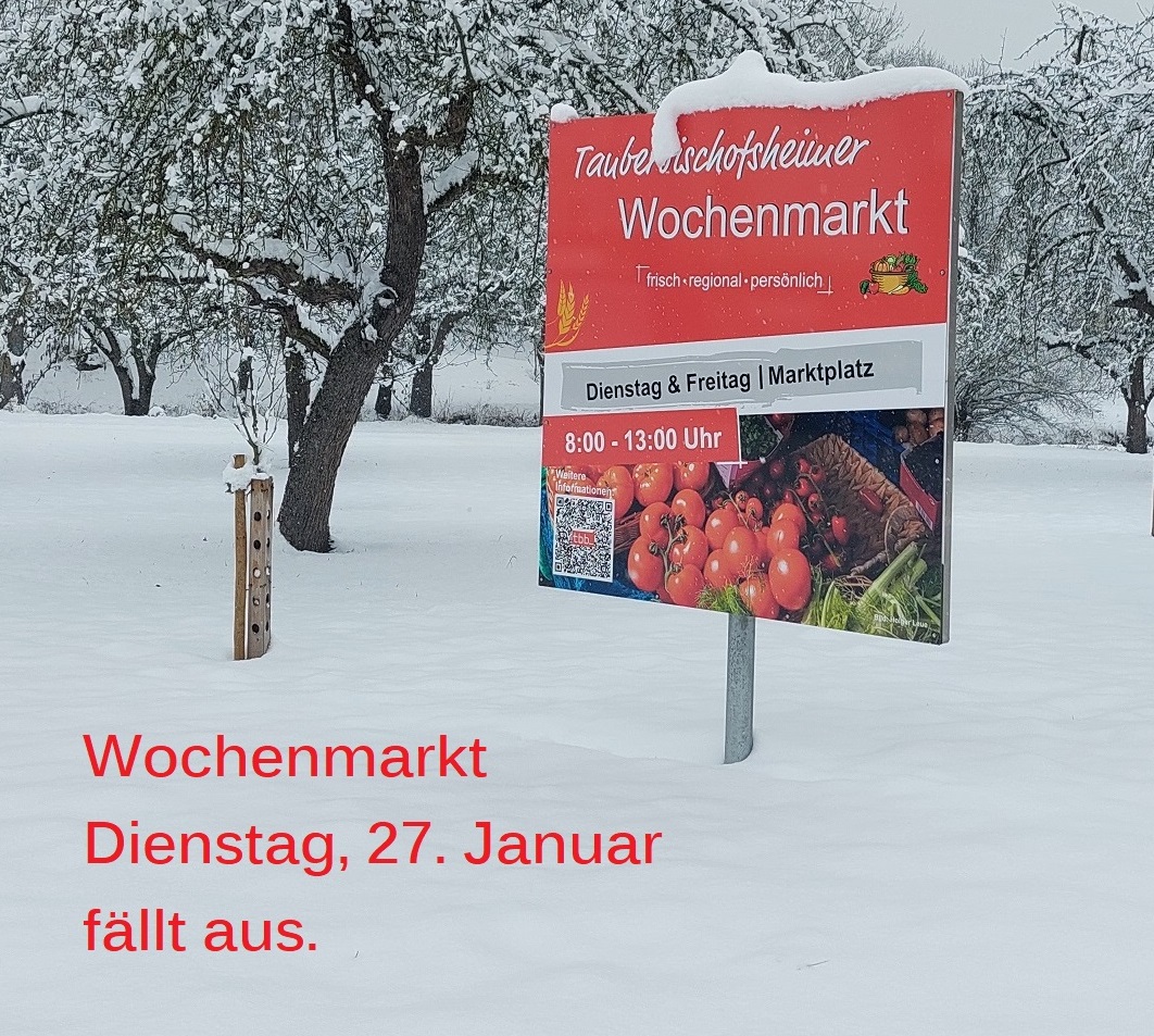 Dieser Alternativtext wurde KI-generiert: Ein rotes Schild kündigt einen Wochenmarkt an. Es steht im Schnee, zusammen mit einem weiteren Schild mit einer Absage.