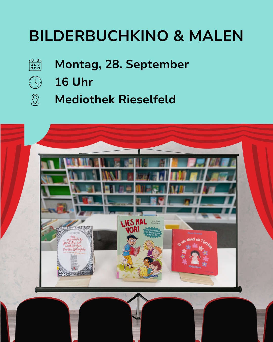 Flyer für das Event "Bilderbuchkino & Malen" am Montag, 28. September um 16 Uhr in der Mediothek Rieselfeld. Ein Leinwandbild zeigt drei Kinderbücher vor einem unscharfen Bücherregal, eingerahmt von roten Vorhängen und schwarzen Stühlen. (KI-Alternativtext)
