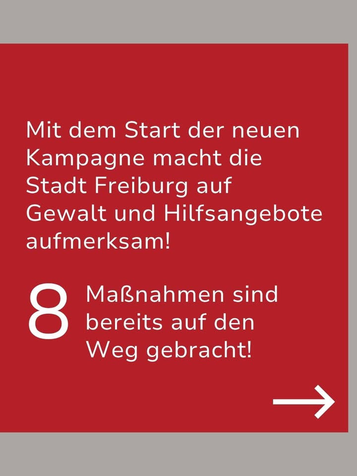 Roter Hintergrund mit weißer Schrift. Der Text lautet: „Mit dem Start der neuen Kampagne macht die Stadt Freiburg auf Gewalt und Hilfsangebote aufmerksam! 8 Maßnahmen sind bereits auf den Weg gebracht!“ Eine große Zahl 8 steht links unten, ein Pfeil zeigt nach rechts. (KI-Alternativtext)