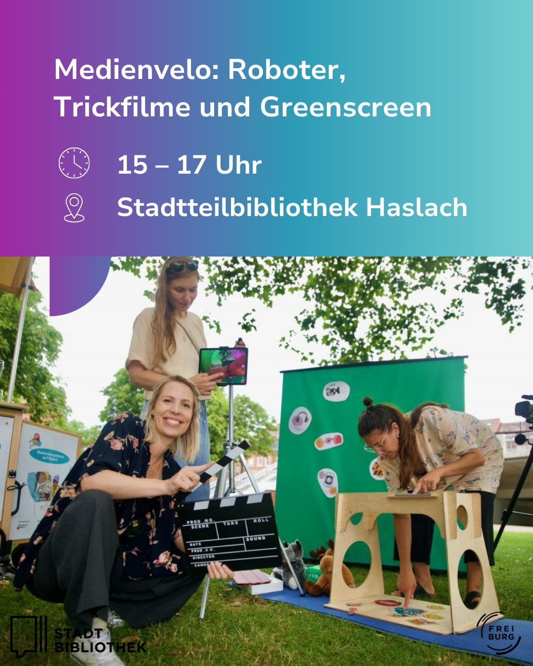 Dieser Alternativtext wurde KI-generiert: Ein farbiges Bild zeigt eine Außenaufnahme mit mehreren Personen, die an einer Aktivität teilnehmen. Im Hintergrund sind ein Baum und Gebäude zu sehen, sowie Informationen zu einer Veranstaltung.