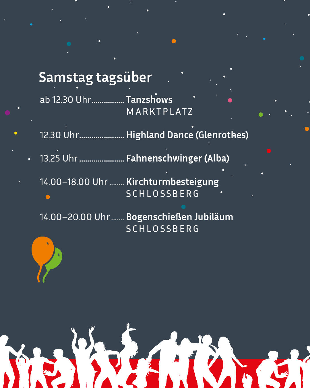 Dunkelblaues Flyer mit weißer Schrift, bunten Punkten und weißen Silhouetten tanzender Menschen am unteren Rand. Der Text listet das Programm für Samstag tagsüber auf: ab 12.30 Uhr Tanzshows am Marktplatz, 12.30 Uhr Highland Dance (Glenrothes), 13.25 Uhr Fahnenschwinger (Alba), 14.00–18.00 Uhr Kirchturmbesteigung am Schlossberg sowie 14.00–20.00 Uhr Bogenschießen Jubiläum am Schlossberg. Links unten schweben ein orange und ein grüner Luftballon. (KI-Alternativtext)