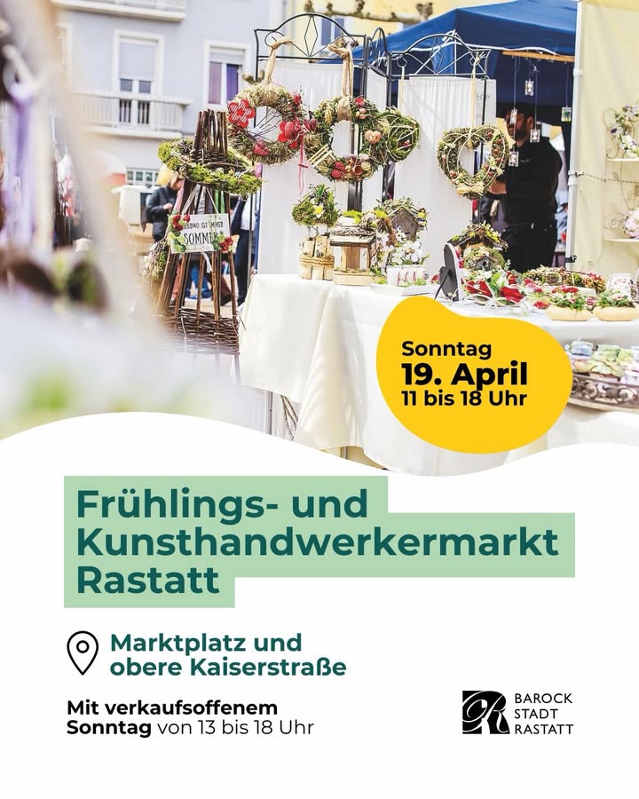 Dieser Alternativtext wurde KI-generiert: Ein farbenfrohes Plakat bewirbt einen Frühlings- und Kunsthandwerkermarkt. Es zeigt einen Marktstand mit Dekorationen und Blumen vor einem Gebäude.