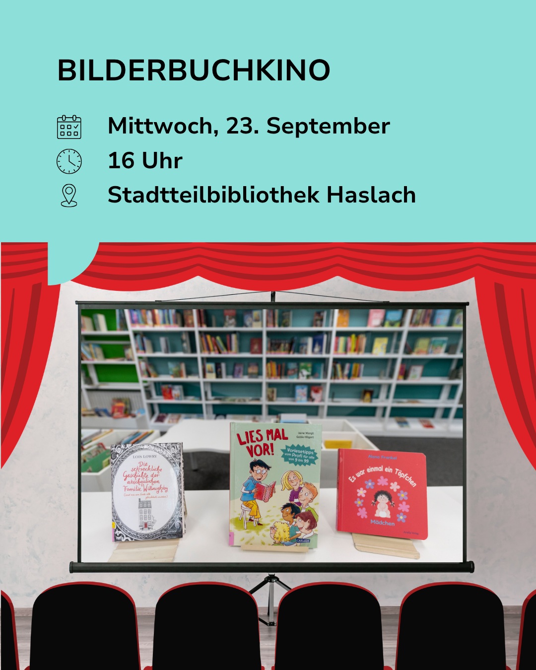 Bilderbuchkino am Mittwoch, 23. September um 16 Uhr in der Stadtteilbibliothek Haslach. Ein von roten Vorhängen gerahmter Projektorbildschirm zeigt drei Bücher vor Bücherregalen: "Die seltsame Geschichte der abenteuerlichen Familie Willoughby", "Lies mal vor!" und "Es war einmal ein Töpfchen". (KI-Alternativtext)