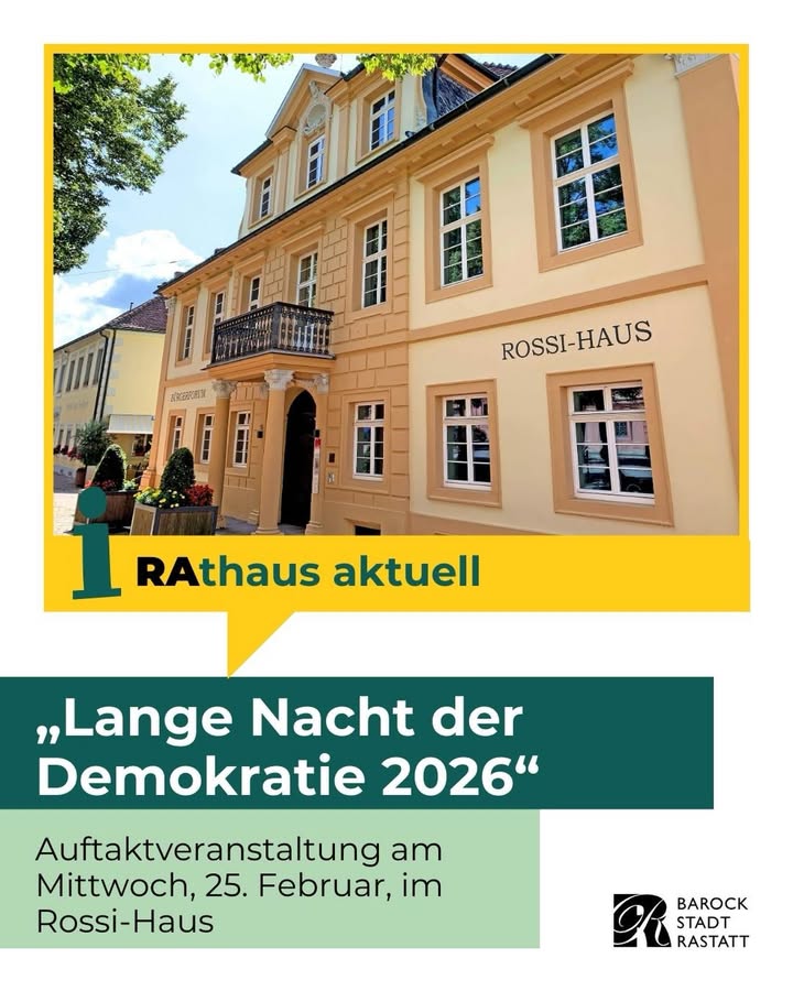 Dieser Alternativtext wurde KI-generiert: Ein helles, mehrstöckiges Gebäude mit symmetrischer Fassade und mehreren Fenstern. Unter dem Bild befindet sich ein farbenfroher Werbebanner für eine Veranstaltung im Februar 2026.