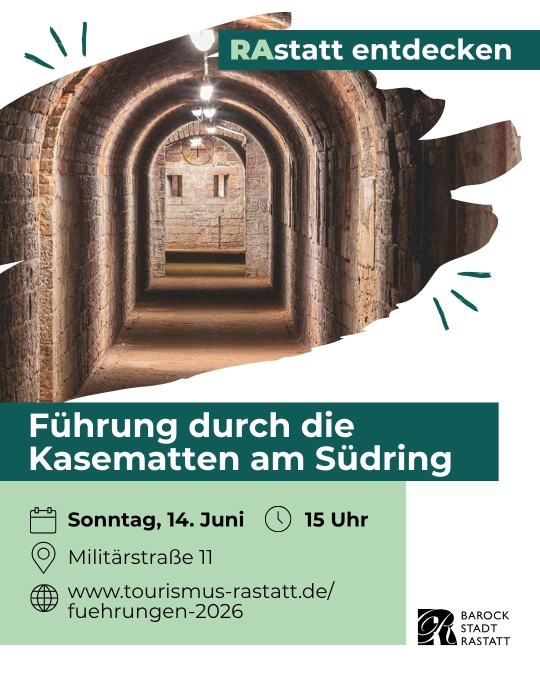 Führung durch die Kasematten am Südring in Rastatt am Sonntag, 14. Juni, 15 Uhr, Militärstraße 11. Bild zeigt einen gewölbten, steinernen Gang mit Lichtern und einem Kreuz an der Wand. Veranstaltet von Barock Stadt Rastatt. (KI-Alternativtext)