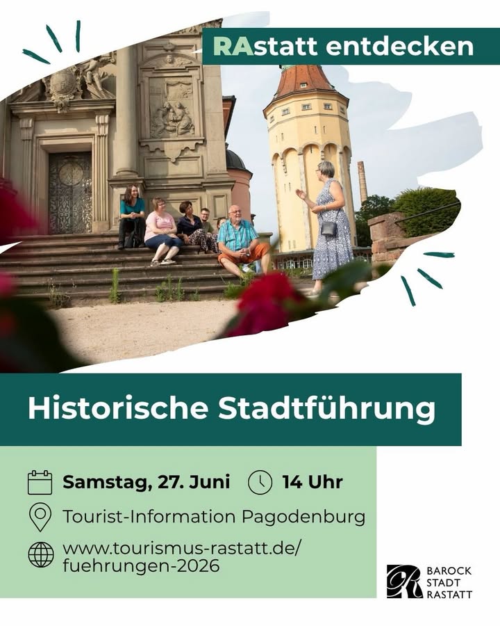 Eine Gruppe sitzt auf Stufen vor einem historischen Gebäude, während eine Person daneben steht und gestikuliert; im Hintergrund ein Wasserturm. Der Text „RAstatt entdecken“ und „Historische Stadtführung“ sowie Details zu Termin, Ort und Website sind eingeblendet. (KI-Alternativtext)