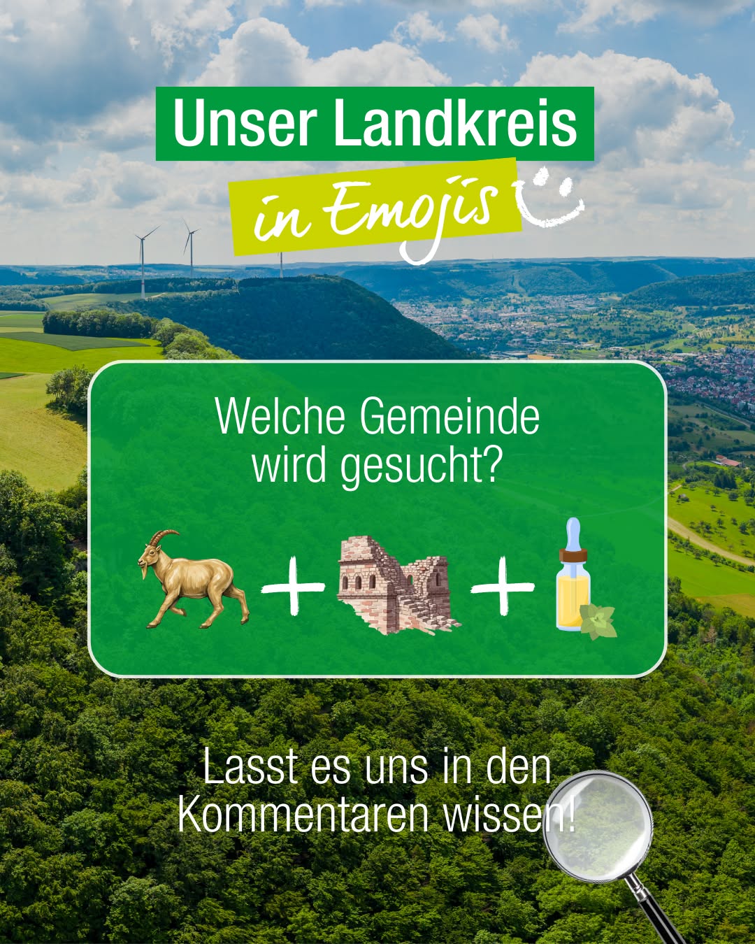 Dieser Alternativtext wurde KI-generiert: Ein farbenfrohes Bild zeigt eine Landschaft mit Hügeln, Windrädern und grünen Wiesen. Unten sind Symbole und eine Frage zu einer Gemeinde, die erraten werden soll.
