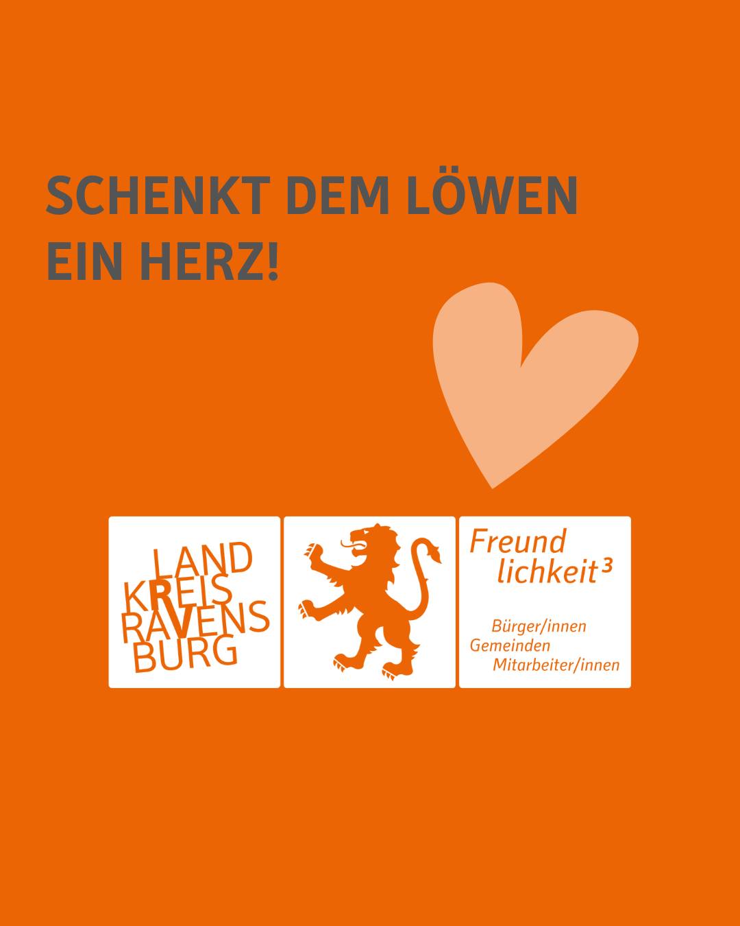Dieser Alternativtext wurde KI-generiert: Ein orangefarbenes Bild mit weißem Text und einem Herzen. Darunter befindet sich ein Wappen mit einem Löwen und Text, der auf eine Gemeinschaft oder einen Kreis hindeutet.
