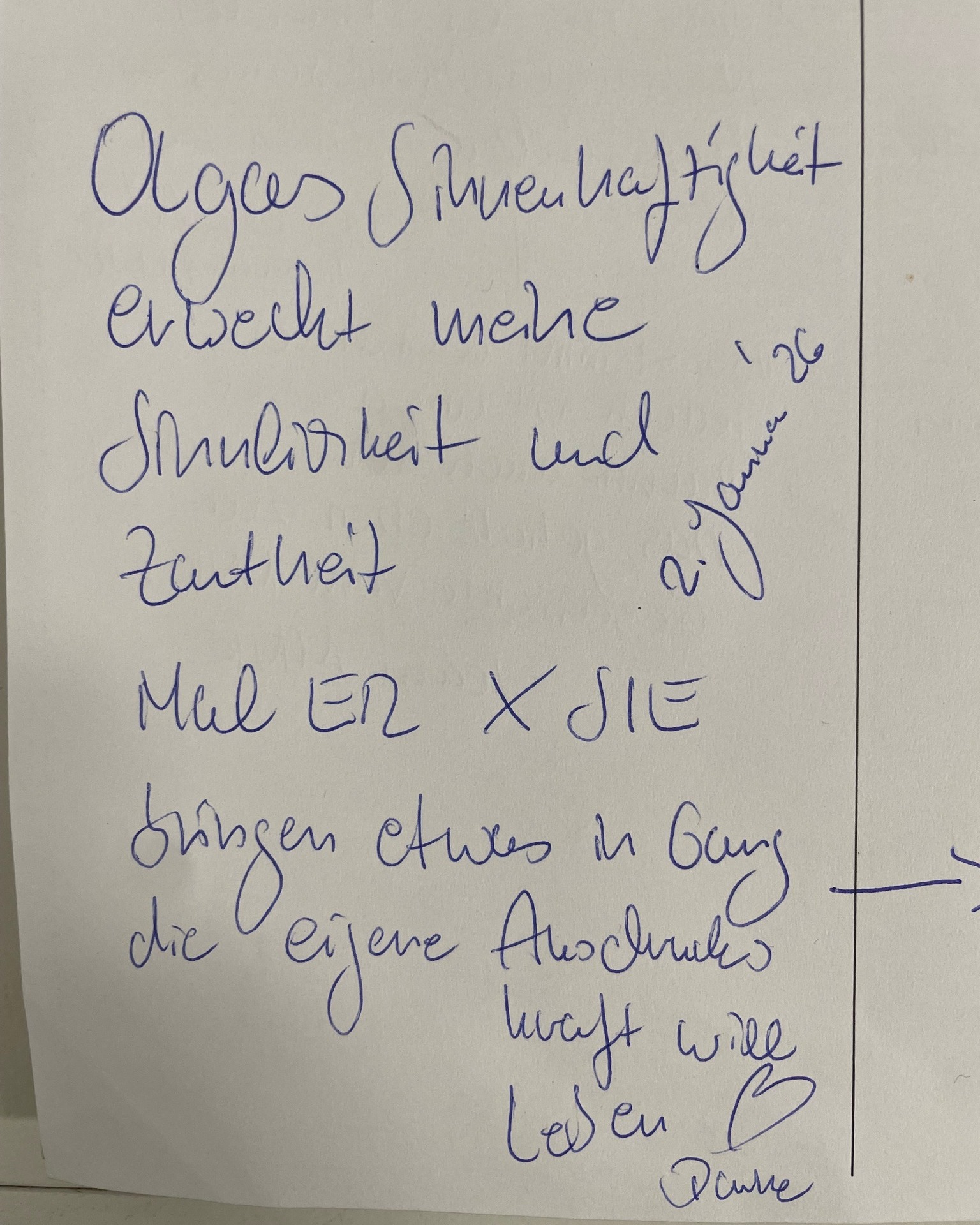 Dieser Alternativtext wurde KI-generiert: Schwarz-weißes Foto einer handschriftlichen Notiz. Der Text besteht aus deutscher Schrift und enthält verschiedene Wörter und Sätze.