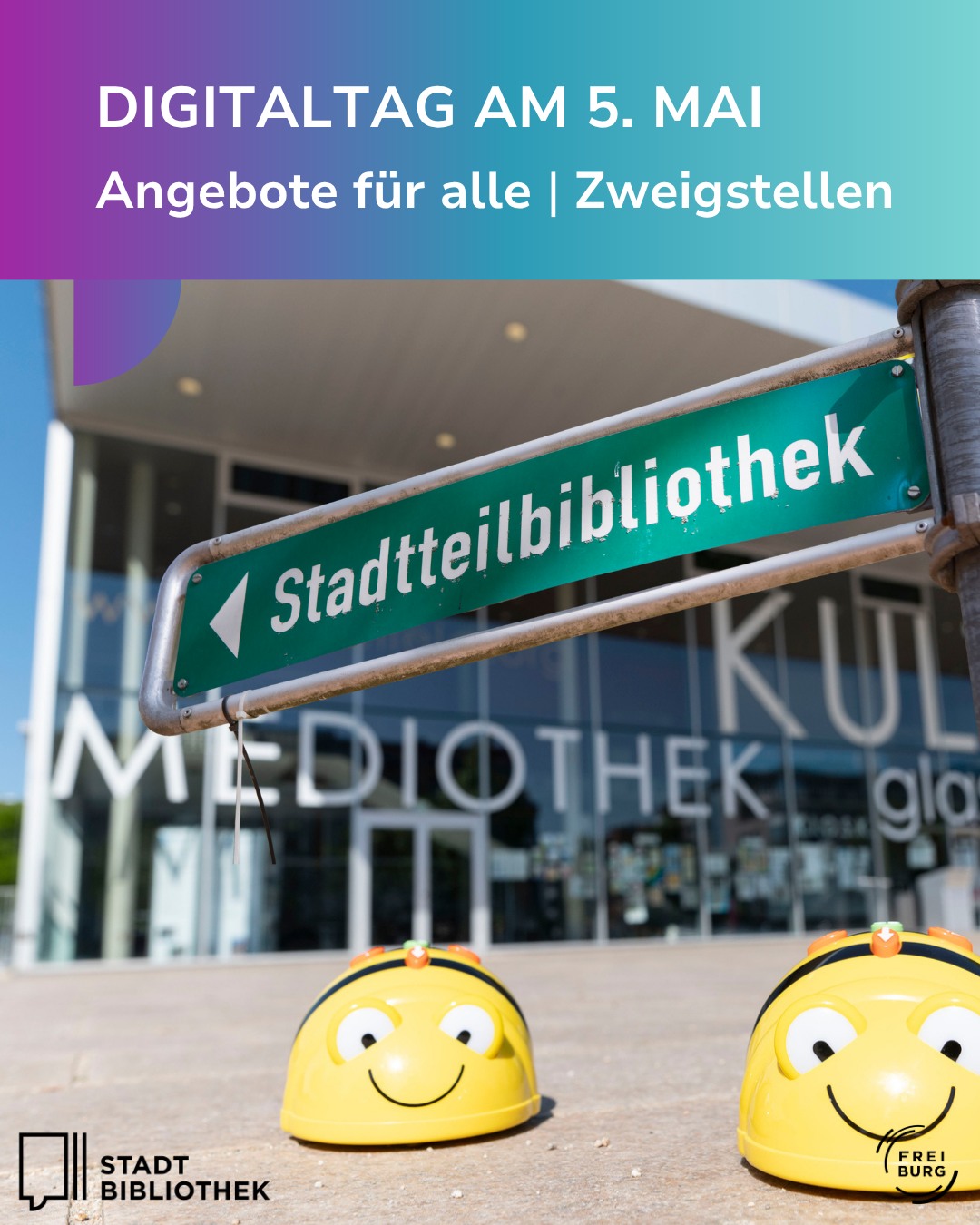 Dieser Alternativtext wurde KI-generiert: Ein Straßenschild mit der Aufschrift "Stadtteilbibliothek" ist vor einem Gebäude zu sehen. Darunter befinden sich zwei gelbe, lächelnde Objekte, die wie Helme aussehen.
