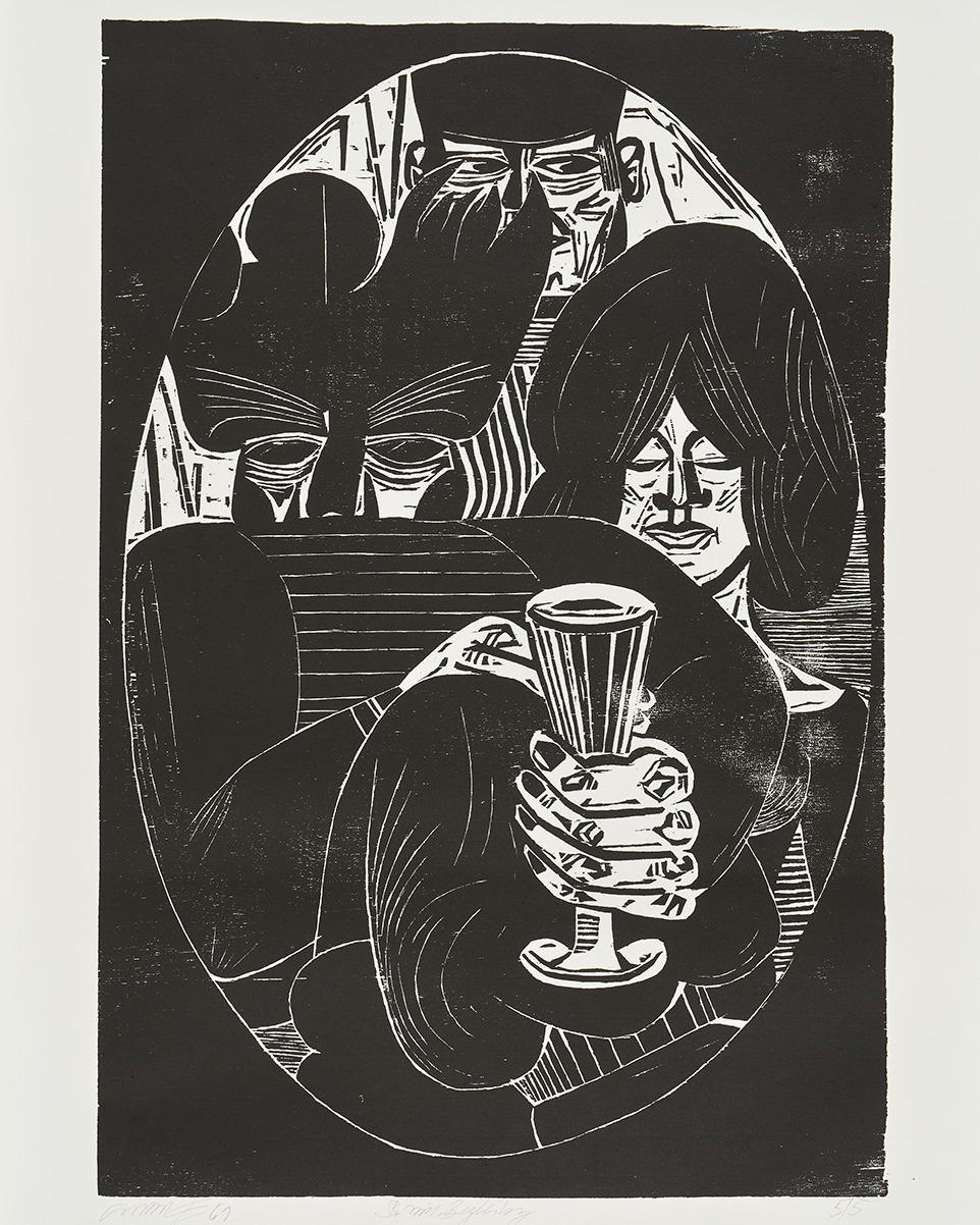 Dieser Alternativtext wurde KI-generiert: Schwarz-Weiß-Druckgrafik, die Menschen zeigt, die sich nahe beieinander befinden. Eine Hand hält ein Glas mit einem stilisierten Untersetzer.