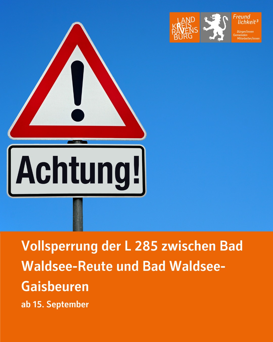 Dieser Alternativtext wurde KI-generiert: Ein warntafel mit einem Ausrufezeichen und dem Wort "Achtung!". Darunter steht ein Hinweis auf eine Vollsperrung einer Straße ab einem bestimmten Datum.