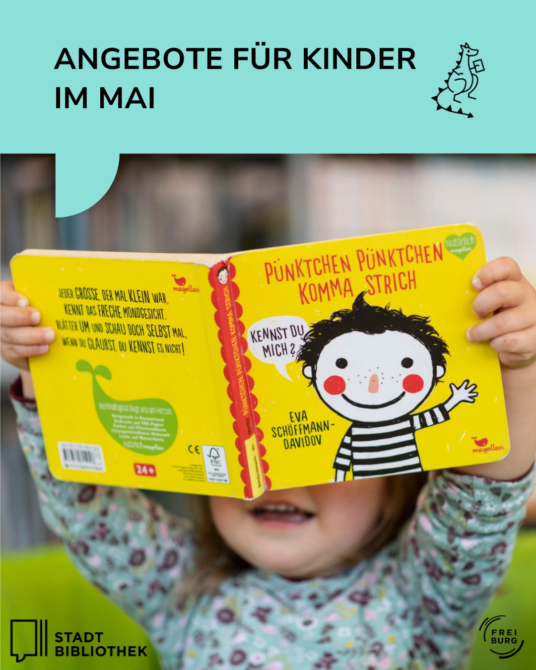 Ein Kind hält ein gelbes Kinderbuch mit dem Titel „Pünktchen Pünktchen Komma Strich“ vor das Gesicht. Oben steht „Angebote für Kinder im Mai“, unten links das Logo der Stadtbibliothek, rechts das Logo von Freiburg. (KI-Alternativtext)