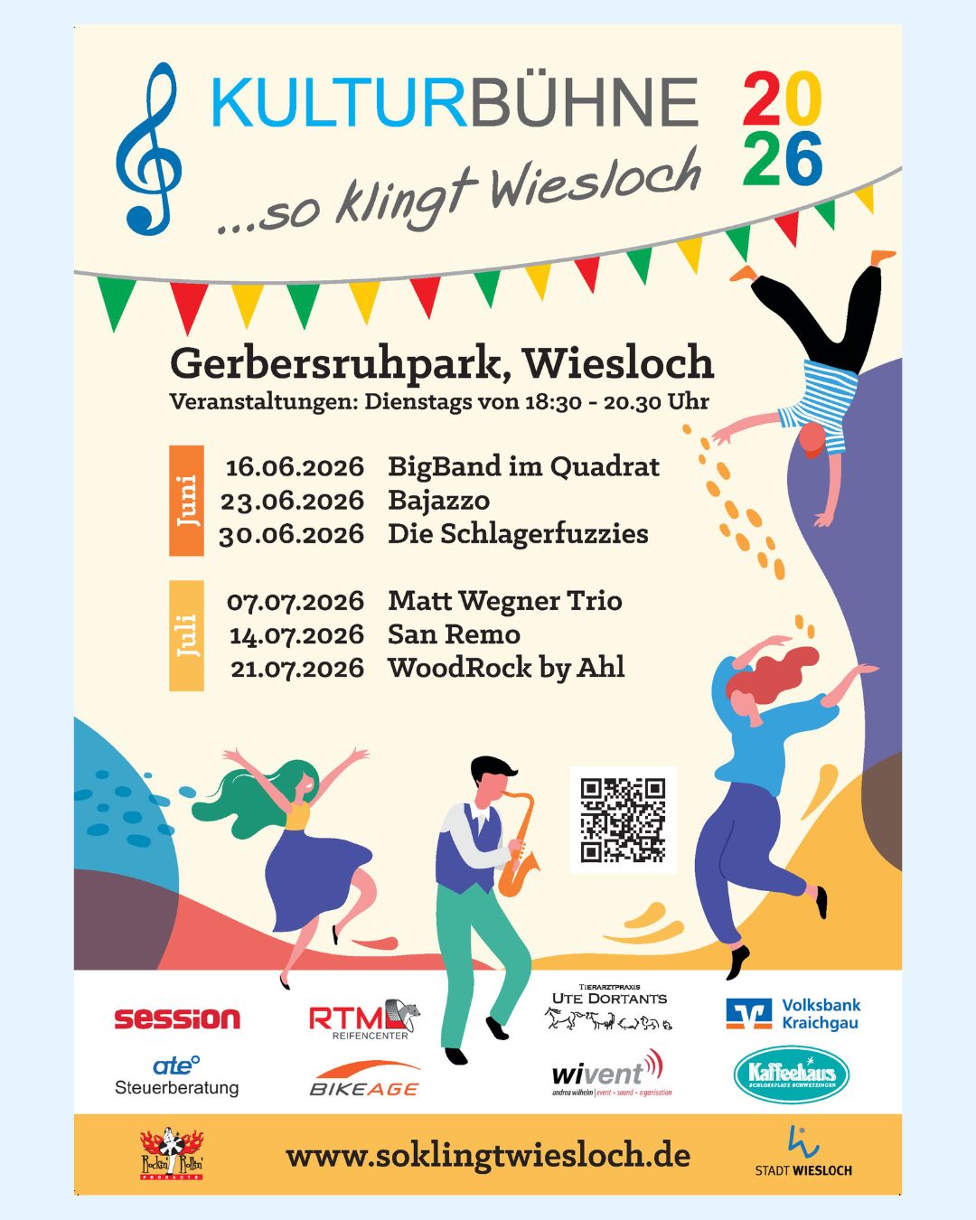Plakat für die „Kulturbühne 2026 – …so klingt Wiesloch“ im Gerbersruhpark, mit Terminen von Juni bis Juli 2026, darunter BigBand im Quadrat, Bajazzo und weitere Acts. Illustrierte Figuren tanzen und spielen Saxophon, bunte Wimpel und Sponsorenlogos sind unten abgebildet. QR-Code und Website www.soklingtwiesloch.de sind ebenfalls sichtbar. (KI-Alternativtext)
