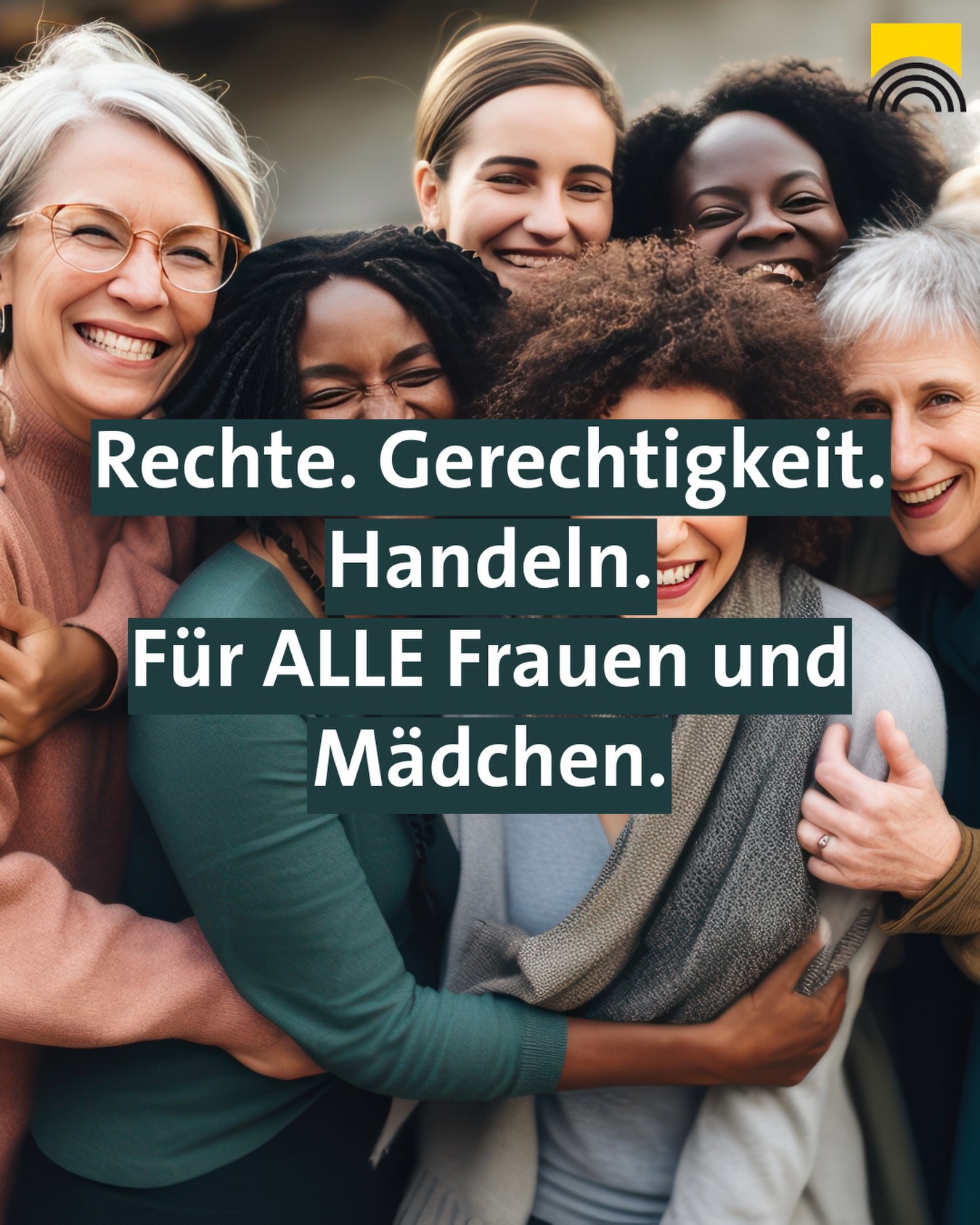 Dieser Alternativtext wurde KI-generiert: Eine Gruppe von Menschen mit unterschiedlichem Hautton lächelt in die Kamera. Vor dem Bild befindet sich Text, der sich auf Gerechtigkeit und die Unterstützung von Frauen und Mädchen bezieht.